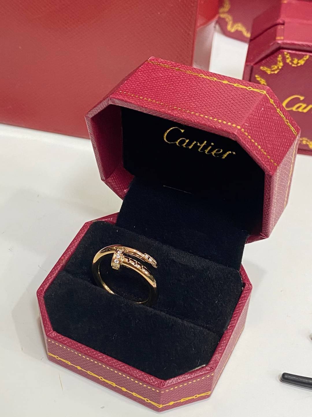 Cartier Rings มีเพชร ภาพถ่ายจากงานจริง วัสดุคุณภาพดี ไม่ลอกไม่ดำ งานปั้มครบตามรูปเลยค่ะ