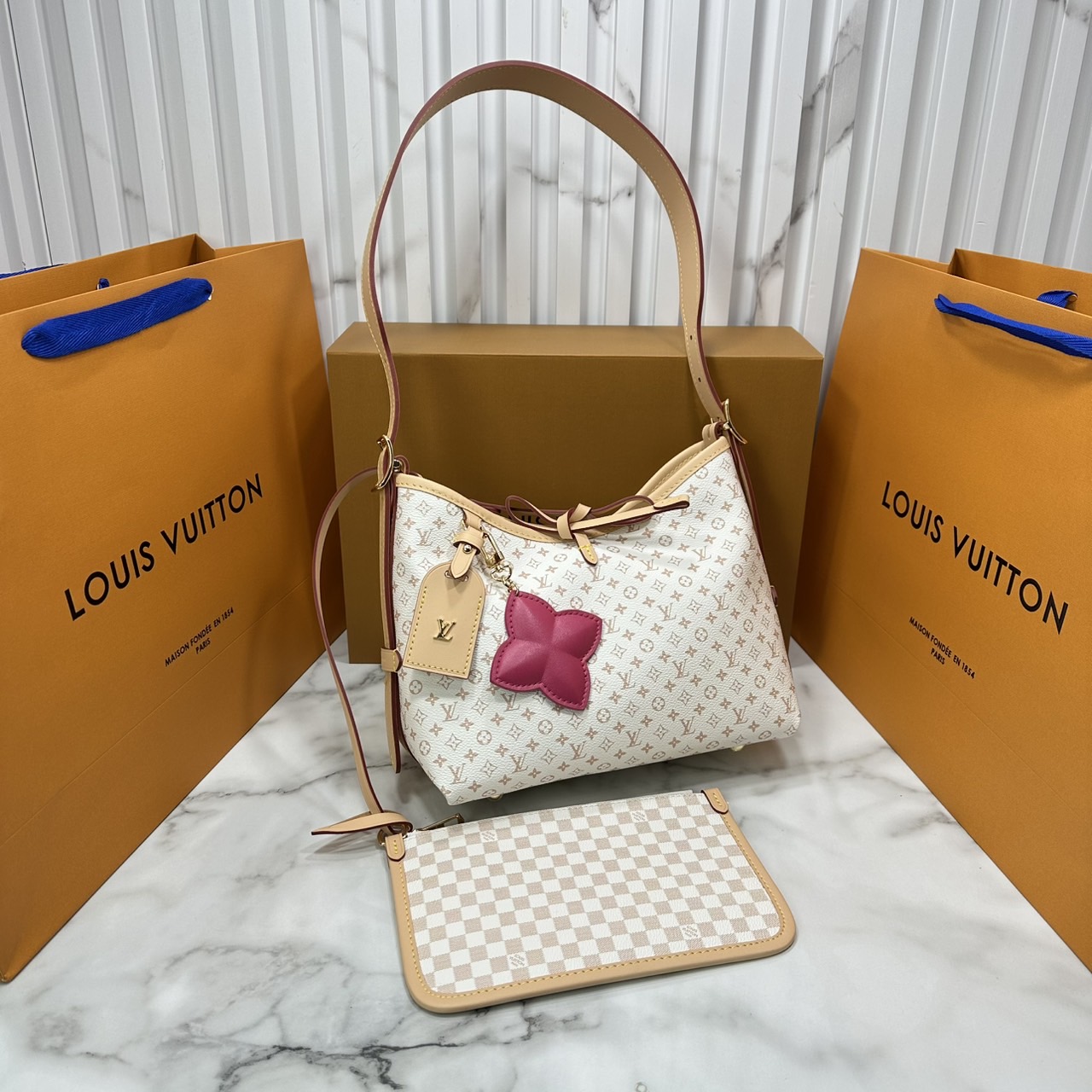 ORI หนังแท้ | LV CarryAll PM bag กระเป๋าสะพายทรงโท้ทแครี่ออล Monogram แคนวาสแต่งขอบหนังผสานเสน่ห์สวยงามเข้ากับดีไซน์ที่รับกับสรีระให้คุณพกพาไปได้ทุกที่ ด้านในออกแบบมาอย่างชาญฉลาด มาพร้อมใบเล็กเข้าเซ็ท