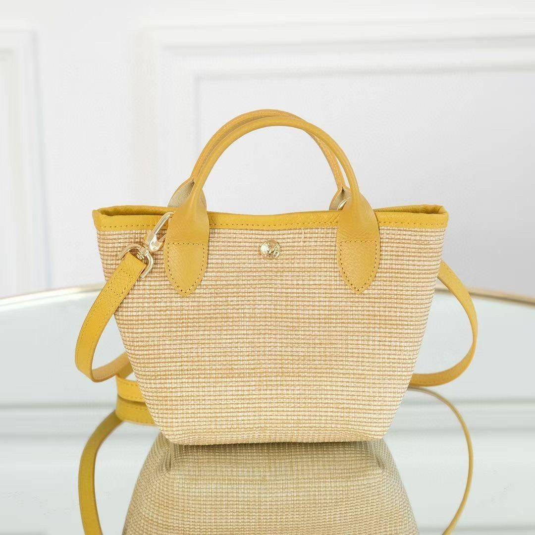 Longchamp Le Pliage Paris-St Tropez Handtasche มาแร้ววววใหม่ล่าสุดนุ้งมินิ ตัลร๊ากกก วัสดุสาน ด้านหน้าปักโลโก้ม้าอันเป็นสัญลักษณ์ของแบรนด์ ทนทานแข็งแรง ใบมินิ น้ำหนักเบา จุของได้เยอะ ใส่กระเป๋าตังค์ โทรศัพท์ iphone+ ได้ ภายในโล่ง มีสายสะพายไหล่ Crossbody 