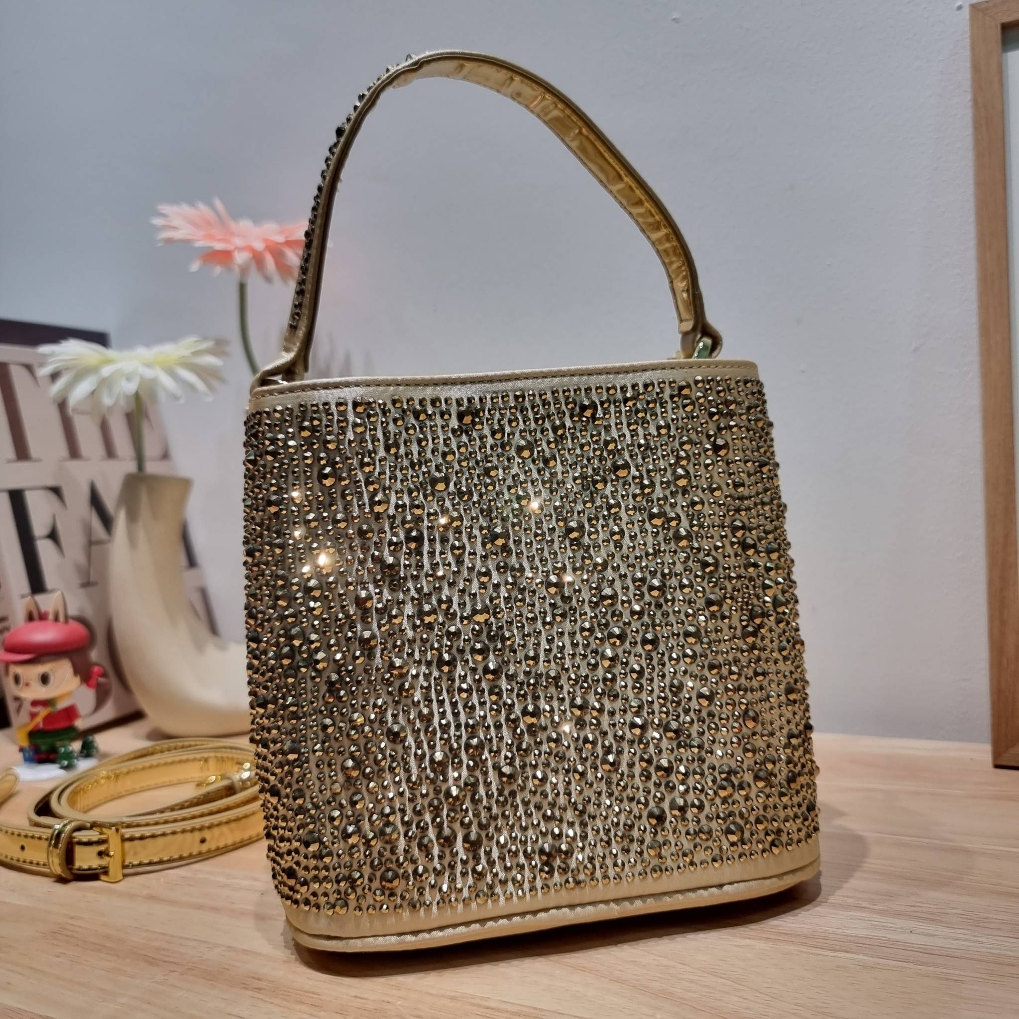PRADA SMALL PANIER CRYSTAL EMBELLISHED TOTE BAG กระเป๋าสะพายทรงโท้ท ไซส์กำลังสวย หรูหรา โดดเด่น ถือออกงานก็ดูระยิบระยับเล่นแสง ทำให้ดูดีมีราคา