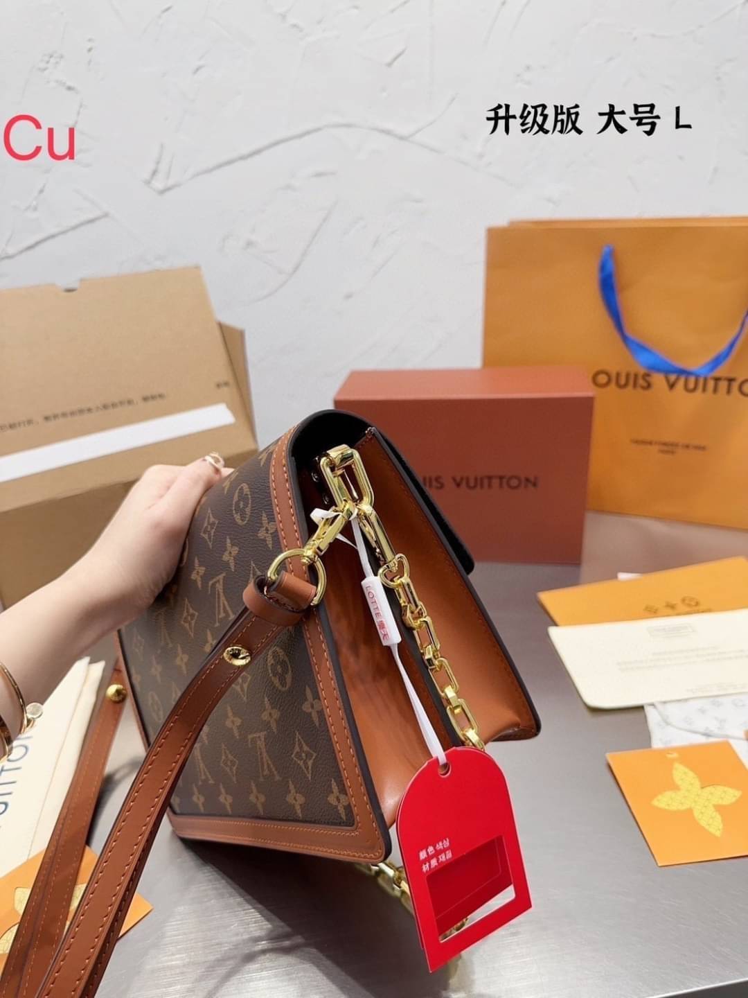 LV Dauphine Bag Monogram Canvas กระเป๋าสะพายทรงสุดคลาสสิคลุคคุณนาย โมโนแกรมแคนวาส ส่งท้ายปีแบบสุดหรู ในราคาจับต้องได้ สุดคุ้ม สวยทุกมุมจริงๆ -- [รับตัวแทนกระเป๋า]