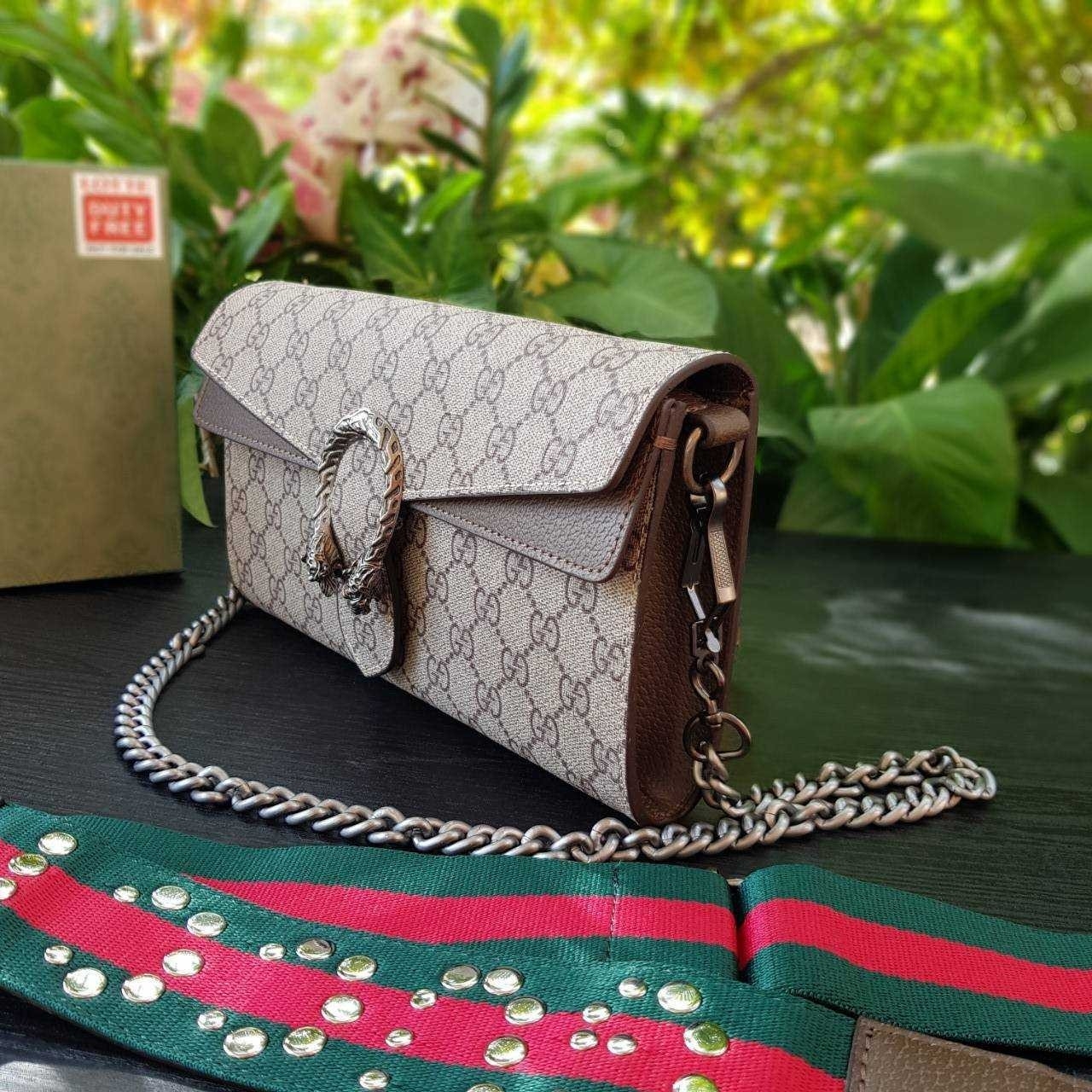GUCCI Dionysus GG small shoulder bag กระเป๋าถือ กระเป๋าสะพายทรงสวย หรูหรา และดูแพง มาพร้อมสองสายสายพายให้เลือกปรับใช้งาน ถอดออกได้ทั้งสองสาย ถือเป็นครัชเก๋ๆได้ ดูดีมากๆ