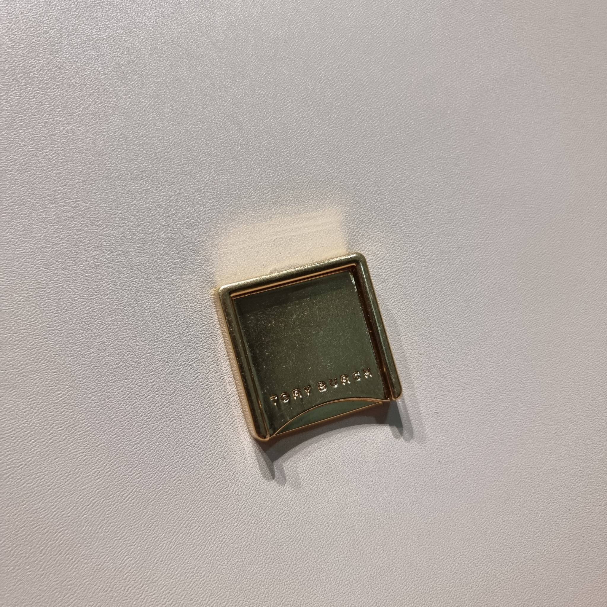 Tory Burch Bag / TORY BURCH ELEANOR CONVERTIBLE SHOULDER BAG รุ่นยอดนิยม กับไซส์ใหม่ ใหญ่จุคุ้ม! กระเป๋าสะพายข้าง ดีไซน์อยู่ทรง เรียบหรู! ผู้ดีกว่าใคร เปิด-ปิดด้วยแถบแม่เหล็ก