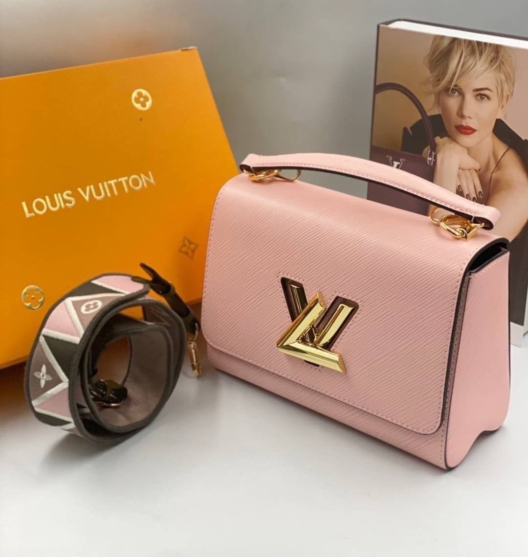หนังแท้ LOUIS VUITTON Epi Twist Shoulder Bag MM พร้อมส่งที่ไทย เกรดออรินอลงานหนังแท้ทั้งใบ ภาพสินค้าถ่ายจากงานขายจริง ใช้งานต่างประเทศได้