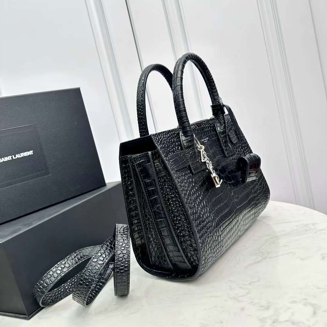 YSL TOTE BAG / SAC DE JOUR BABY IN CROCODILE LEATHER กระเป๋าสะพายทรงโท้ท หนังลายจระเข้สวยหรู จุของได้เยอะ เกรดออริ 1:1 เทียบแท้ ภาพถ่ายจากงานขายจริง ใช้งานต่างประเทศได้