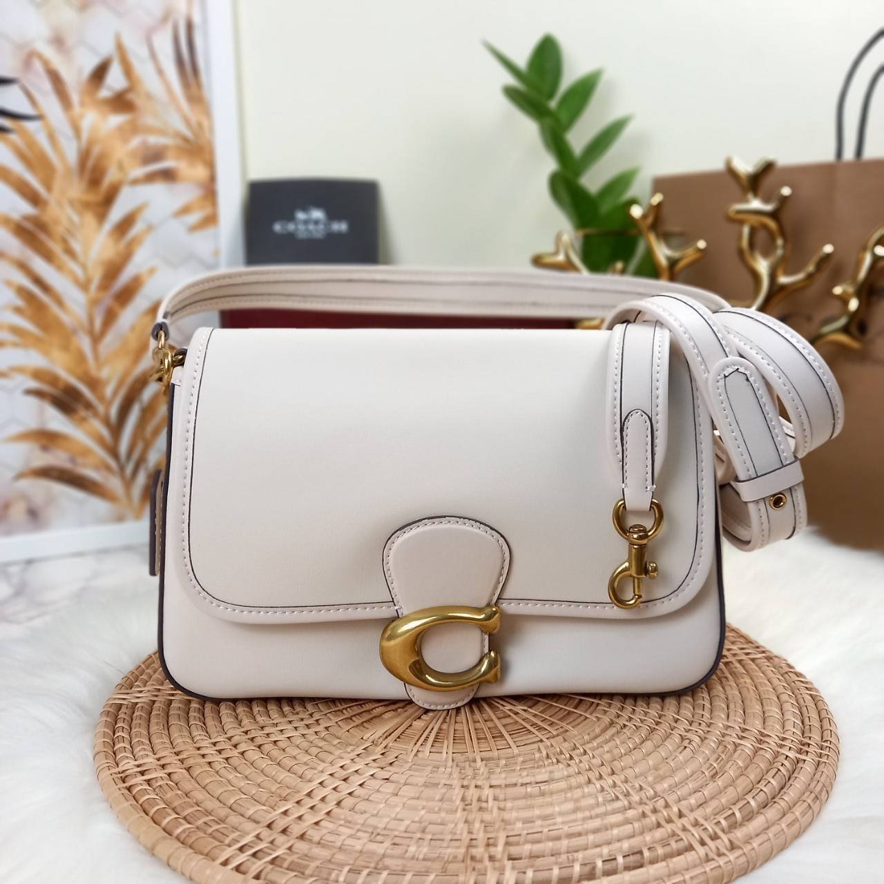 COACH SOFT TABBY SHOULDER BAG (C4823//C5261) กระเป๋าถือ กระเป๋าสะพาย ที่ใครๆก็เข้าถึงได้ หรูหรา คลาสสิค ลุคเรียบร้อย แต่ความสวยไม่น้อย! ดาเมจความลุคผู้ดีรุนแรงมาก!!เกินต้าน!!// วัสดุหนังแท้ทั้งใบ หนังเรียบ หนังนิ่มมากๆ อยู่ทรงสวยมากๆด้วย// ด้านในโล่งกว้าง