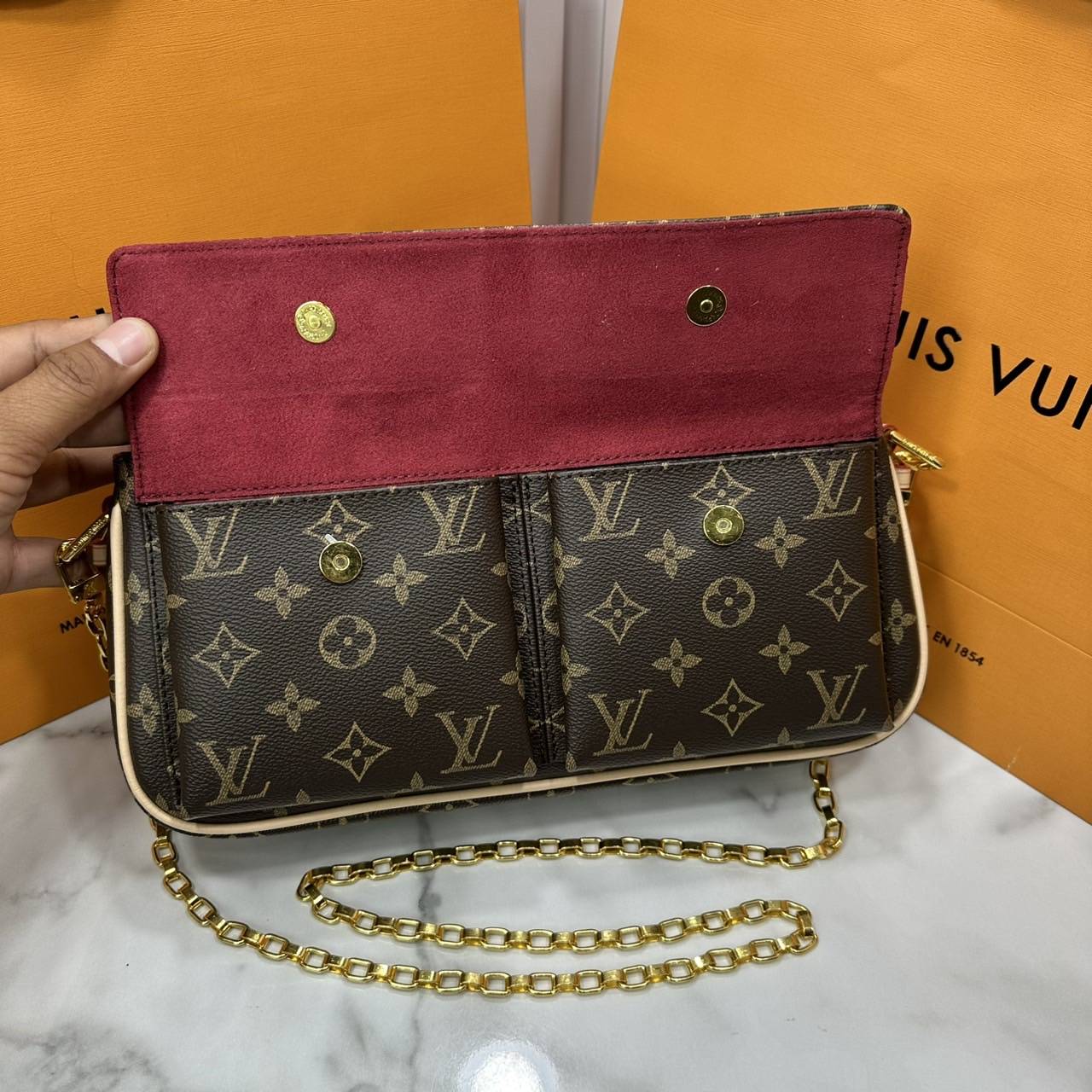 ORI หนังแท้ | LV Vivacite bag Monogram canvas กระเป๋าสะพายดีไซน์วินเทจ Monogram แคนวาส ไอเท็มขนาดเล็กใช้งานสะดวกมีช่องกระเป๋าทั้งด้านในและด้านนอกเหมาะเป็นเพื่อนคู่ใจประจำวัน