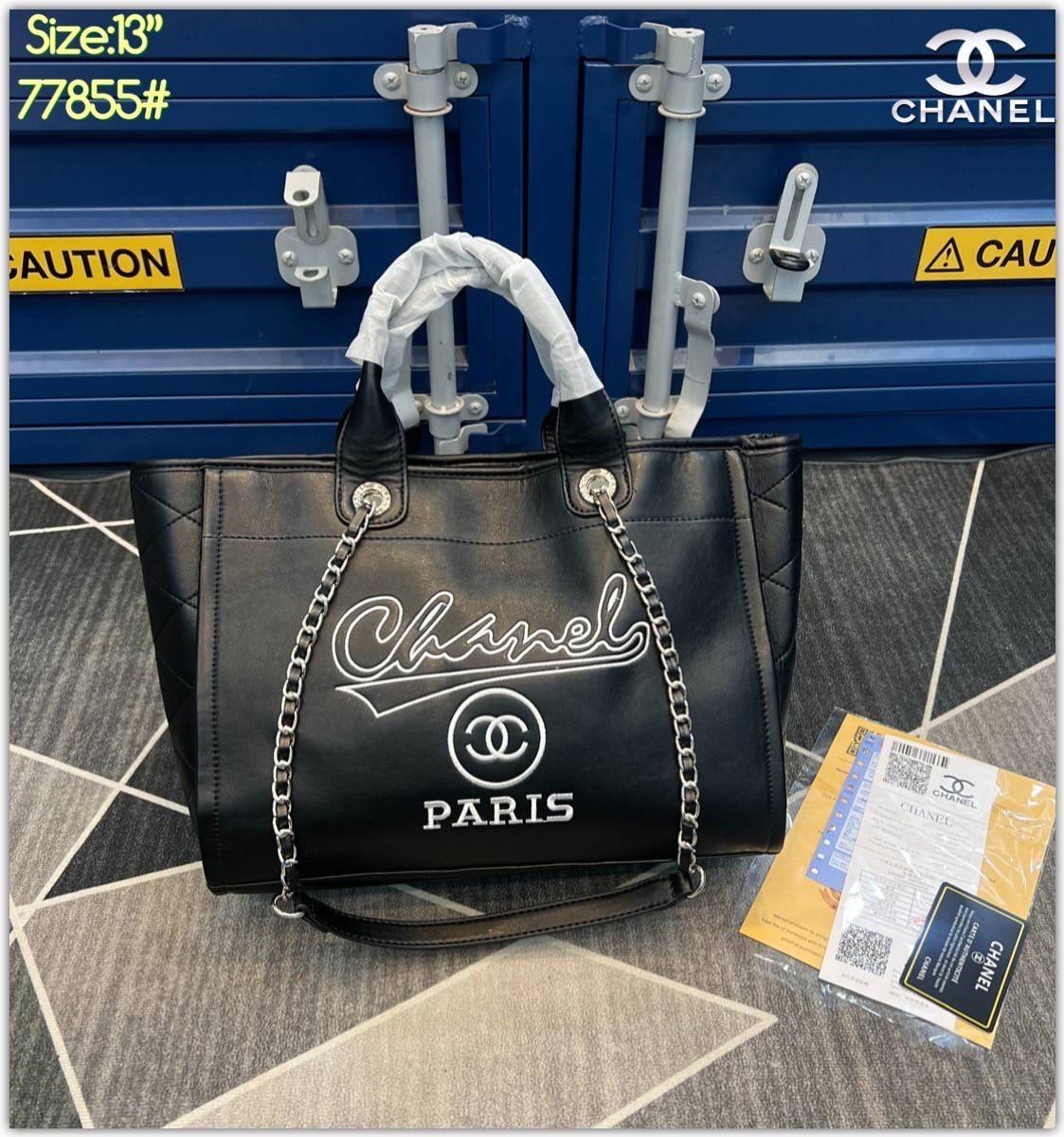 CHANEL shopping bag / Chanel Tote Bag งานหนังทั้งใบ หน้าปักโลโก้ Chanel Paris สวยคลาสสิก ใช้งานได้หลายโอกาส ภายในโล่งกว้าง จุของได้เยอะ พร้อมส่งที่ไทย ภาพถ่ายจากงานขายจริง ใช้งานต่างประเทศได้
