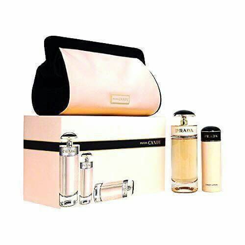 PRADA CANDY COSMETIC BAG GIFT WITH PURCHASE (GWP) จากเคาน์เตอร์ต่างประเทศรุ่น Limited Satin Material ทรง cluth ขนาดกำลังน่ารัก ด้านหน้ามีโลโก้ brand เปิดปิดด้วยแถบเเม่เหล็กซ่อนที่ปากกระเป๋า ซับใน Polyester มีช่องแบ่งสามารถใส่เครื่องสำอางค์ เครื่องเขียน เค