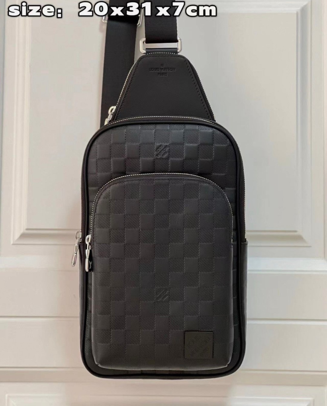 LV Avenue Slingbag NM Damier Infini / Taiga Leather กระเป๋าสะพาย/คาดอก Sling bag หนังแท้สวยลายตารางหมากรุกสุดคลาสสิก สง่างามตลอดกาล มีไว้ไม่มีเอาท์ ท่านชายควรมีมากค่ะ เกรดท็อป ออริ เทียบแท้ 1:1 เกรดดีสุด