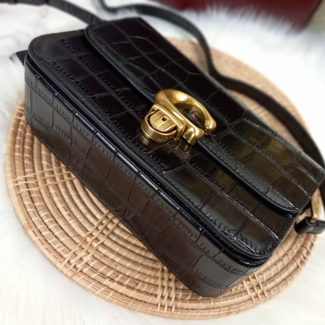 COACH CROCODILE EMBOSSED LEATHER STUDIO SHOULDER BAG (COACH C6640)🌺เอาซิ๊!!ใครอดใจไหวให้รู้ไป!! สวยตาแตก!! ปรับลุคให้ดูแพง แบบไม่ปรานีกันล่ะคราวนี้!// กระเป๋าถือ กระเป๋าสะพาย อีกหนึ่งคอลเลคชั่นสุดตะลึงตา หรูหรา! เวอร์วังอลังสร้าง! ที่ดูแพงม๊ากก!!/