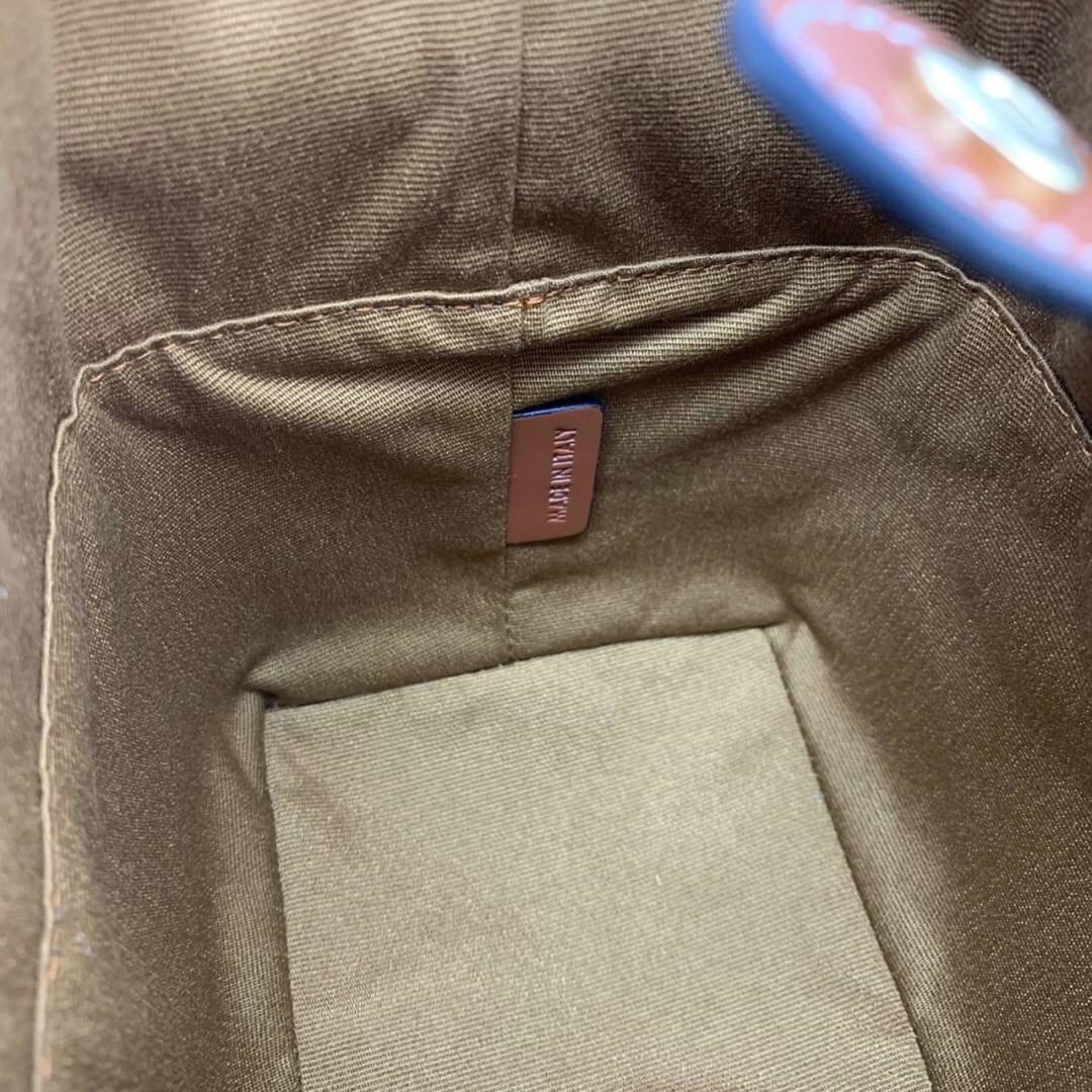 VIP 】หนังแท้ CELINE BOX CLASSIC HANDBAG หนังสวยอยู่ทรง สวยหรูที่สุด รูปทรงทันสมัยคลาสสิกมินิมอลมากค่ะ พร้อมส่งที่ไทยราคาสุดคุ้มห้ามพลาดค่ะ!