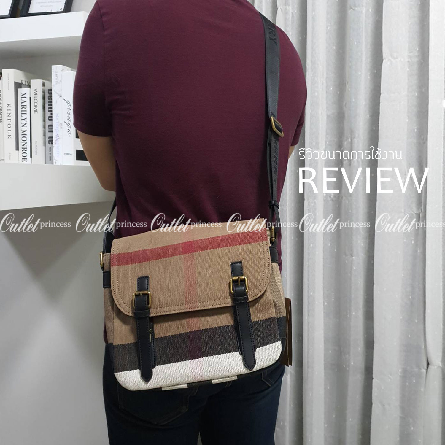 พร้อมเป็นของขวัญ มอบให้คุณผู้ชายแล้วค่ะ สำหรับ BURBERRY MASSENGER VINTAGE BAG VIP GIFT WITH PURCHASE (GWP) พรีเมี่ยมกิ๊ฟ Limited Edition จากBURBERRY วัสดุผ้าแคนวาสโทนสีสุภาพ คลาสสิค ด้ายหลังมีช่องกระดุมใหญ่ ตัวกระเป๋าเปิดปิดด้วยตัวล็อค ภายในมีช่องแยก2ช่อง