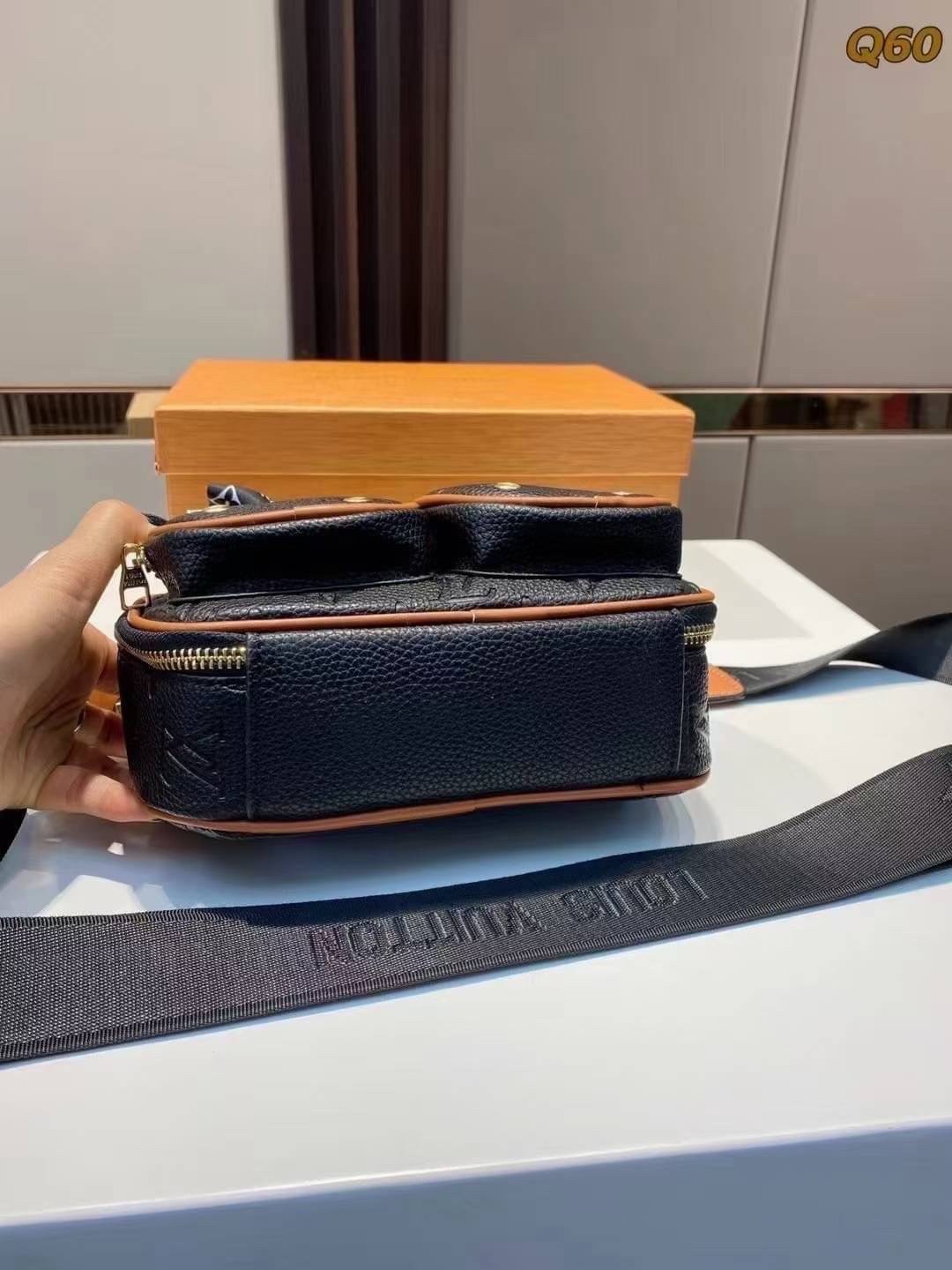 LV UTILITY CROSSBODY Monogram coated canvas ภาพถ่ายจากงานขายจริง ใช้งานต่างประเทศได้