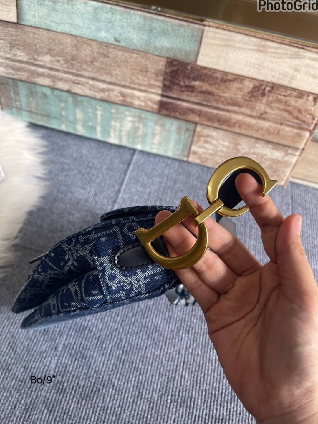 DIOR Saddle Bag Blue Denim Oblique กระเป๋าถือทรงอานม้า เอกลักษณ์ของแบรนด์หรูหรา รุ่นเดนิมฟอกอะไหล่ทองสวยงาม