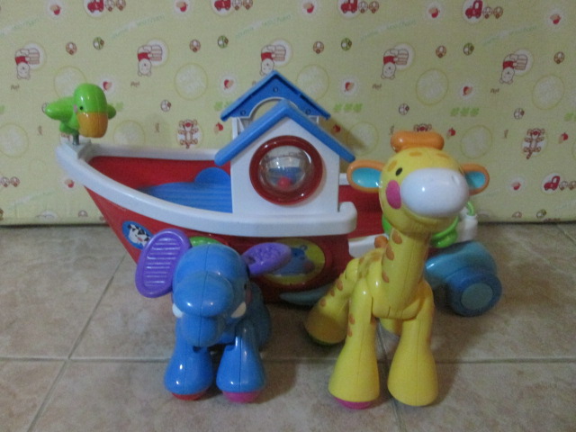 Fisher Price Amazing Animals Roll-Along Musical Ark/Boat ของเล่นมือสอง (ลำใหญ่ มีเสียงค่ะ)