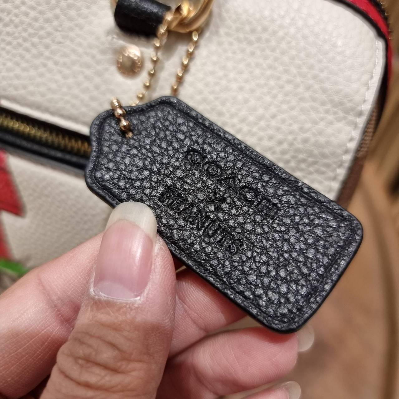 LIMITED EDITION💥 🌈สวย+คุณภาพ สินค้าต้องมีค่า Coach X Peanuts Rowan Satchel With Snoopy ((C6164)) พร้อมส่งที่ไทย ใหม่ล่าสุด ห้ามพลาดค่าา! สวยกันให้สุด กับกระเป๋าทรงหมอน ขนาดกลางกำลังดี หนังแท้นิ่ม ลายหนังสวยงามมากๆค่ะ 🔺ด้านหน้ามีโลโ