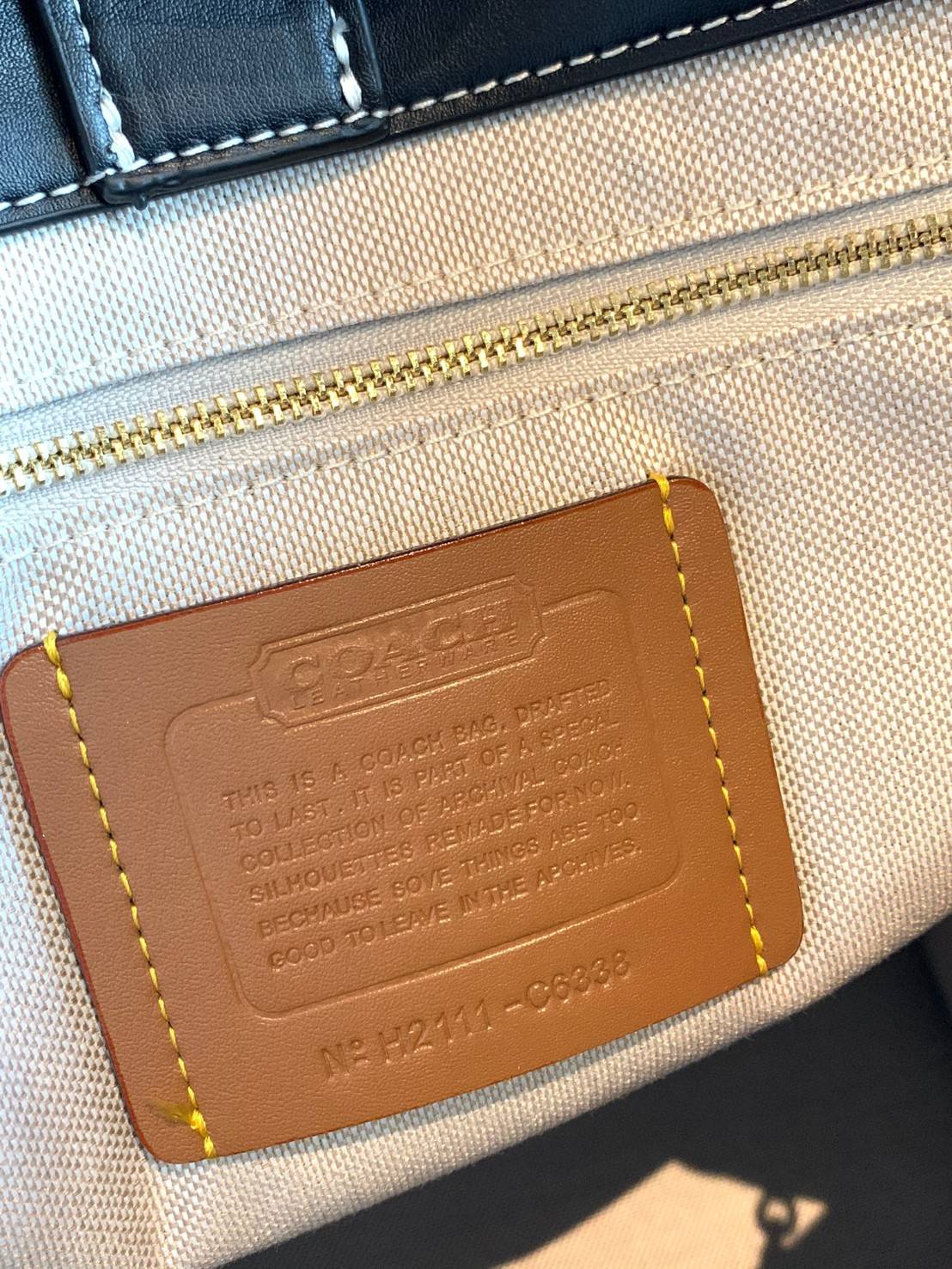 LIMITED EDITION 📣รุ่นใหม่ล่าสุด ยังไม่มีในช๊อปไทยจ้าา❗️ COACH CHAIN CASHIN TOTE ((C6338//C6620)) พร้อมส่ง สินค้าเข้าใหม่ ห้ามพลาดค่าา! กระเป๋าทรงTote สูง สามารถใส่เอกสาร//A4 ได้ วัสดุหนังแท้นิ่ม น้ำหนักเบาค่ะ 🔺จุดเด่นของรุ่นคือสายสะ