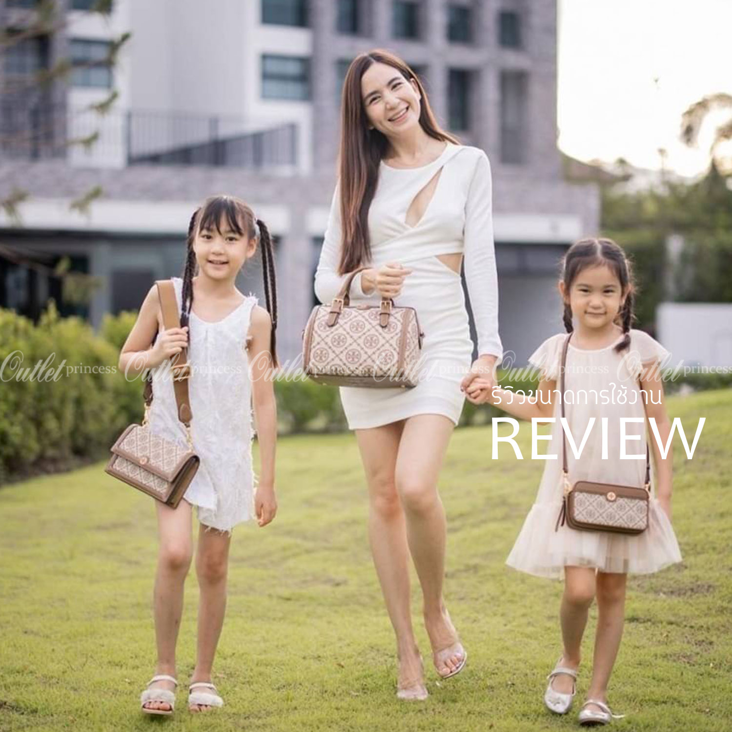 Large: Tory burch T Monograme Jacquaed Duffle เป็นทรงกระเป๋าที่มีความฮอตฮิตตลอดกาล ด้วยรูปทรงคลาสสิคและเหมาะใช้งานเข้ากับทุกสถานการณ์ ไม่ว่าจะเป็นกระเป๋าสะพายไหล่ เพิ่มความคล่องตัวและเข้าได้กับทุกลุค ไม่ว่าจะเป็นวันสบายๆ หรือวันที่ต้องออกไปทำกิจกรรมลุยๆ ห