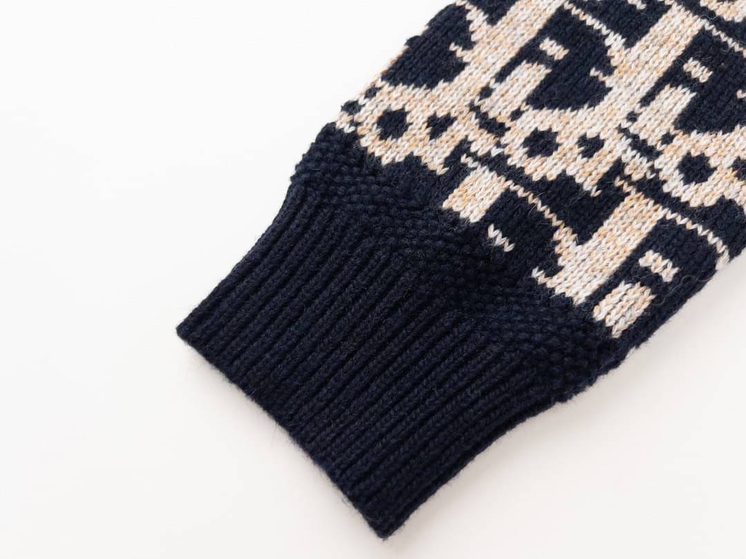 DIOR Sweater / Dior Oblique Sweater งานเกรดออริจินอล มีป้ายแท็กที่คอเสื้อทุกตัว ใส่ได้ทั้งผู้หญิงผู้ชาย พร้อมส่งที่ไทย ภาพสินค้าถ่ายจากงานขายจริง ใช้งานต่างประเทศได้