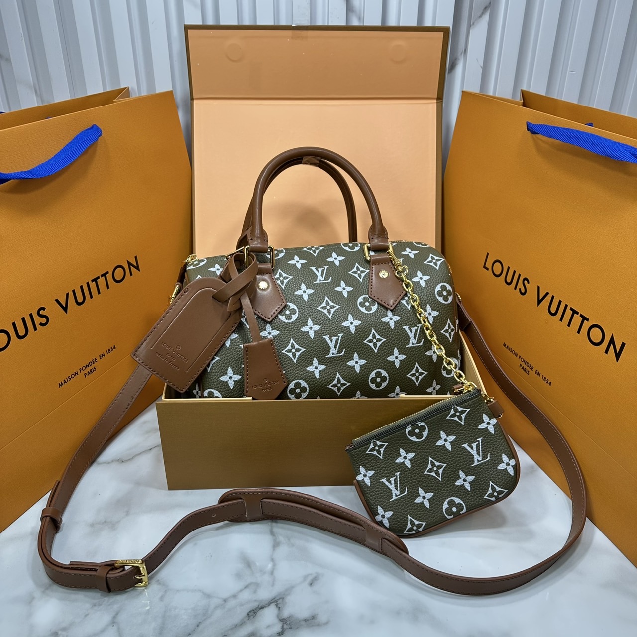 ORI หนังแท้ | LV Speedy P9 Bandoulière 25 Bag กระเป๋าสะพายทรงหมอนสปีดี้ คอลใหม่ล่าสุดหรูหราโดดเด่น รูปทรงใช้งานง่ายสวยตลอดกาล ใช้ได้กับทุกลุค ทุกโอกาส ภายในโล่งกว้างมาก ใส่ของสำคัญได้ครบแน่นอนจ้า