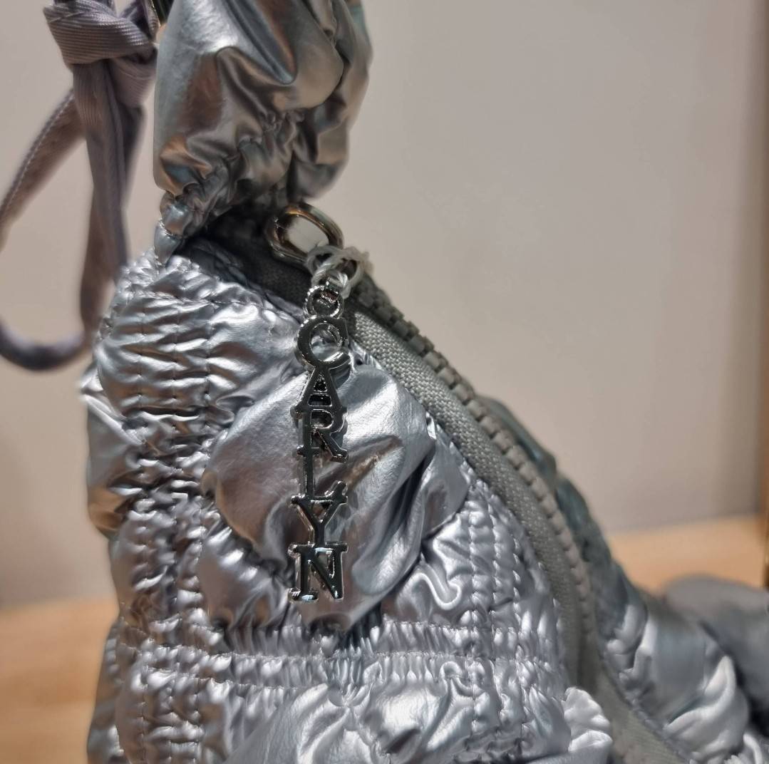 Carlyn cozy bag / Carlyn glaze bag 13 สีพร้อมส่ง อีกหนึ่งคอลเด็ด ที่ฮิตแบบฉุดไม่อยู่ กับไอเท็มนุ่มนิ่มจากเกาหลี พร้อมสีใหม่ล่าสุด กระเป๋าสะพายก้อนเมฆสุดเก๋ ที่สามารถใช้ได้หลากหลาย