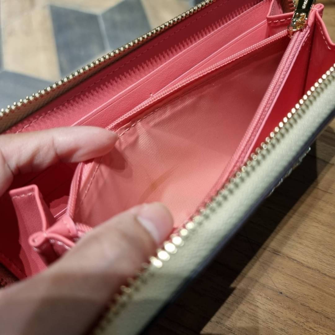 COACH ACCORDION ZIP WALLET IN SIGNATURE CANVAS WITH PRAIRIE ROSE / JUMBO FLORAL / CAMO ROSE FLORAL / MEDLEY BOUQUET PRINT ((F31572/F39189/F26290/F2859)) สวยคลาสสิคไม่มีใครเกิน!! กระเป๋าสตางค์ใบยาว ลวดลายสวย สีสันโดดเด่น วัสดุหนังแคนวาสเคลือบ เปิด-ปิดด้วยซ