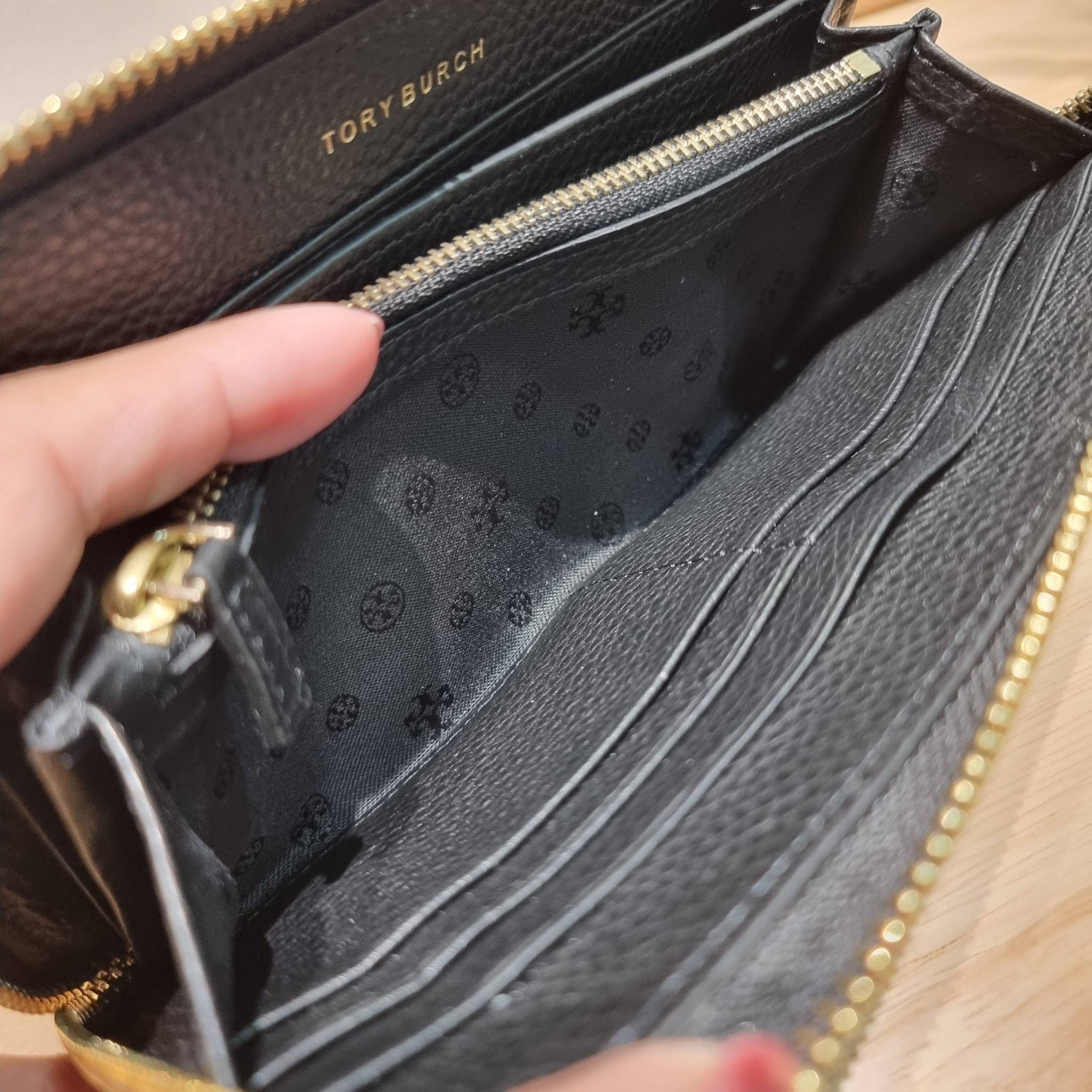 TORY BURCH THEA MULTI GUSSET ZIP CONTINENTAL WALLET กระเป๋าสตางค์ใบยาวเบสท์เซลเลอร์ ขนาดกำลังพอเหมาะ ดีไซน์เรียบหรู