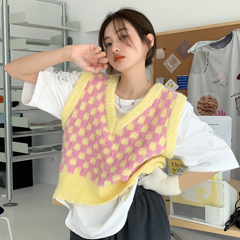 พร้อมส่ง 🐆 Pinky sweater เสื้อกล้ามแขนสั้นไหมพรมลายตาราง (IN36612)
