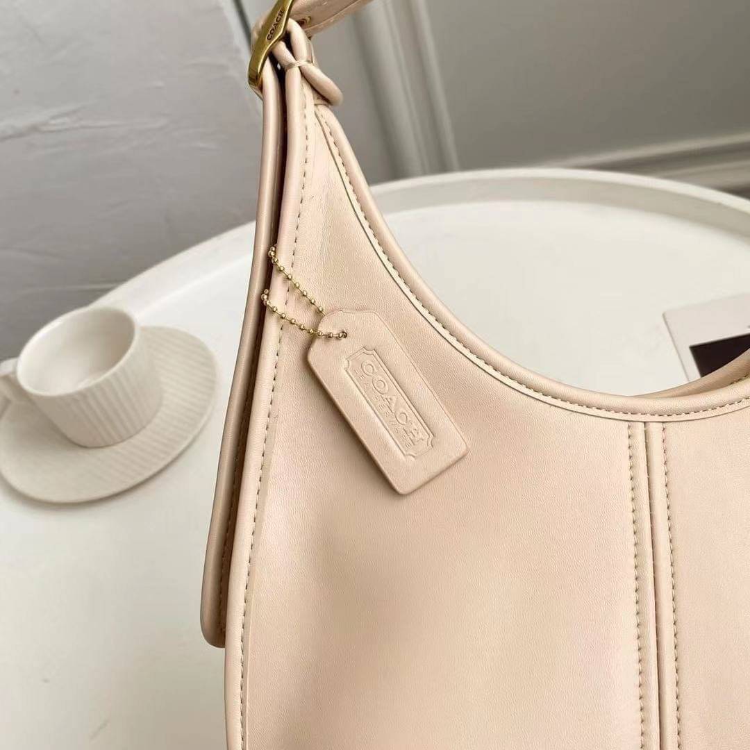 Coach ERGO SHOULDER BAG Glovetanned leather One credit card slot