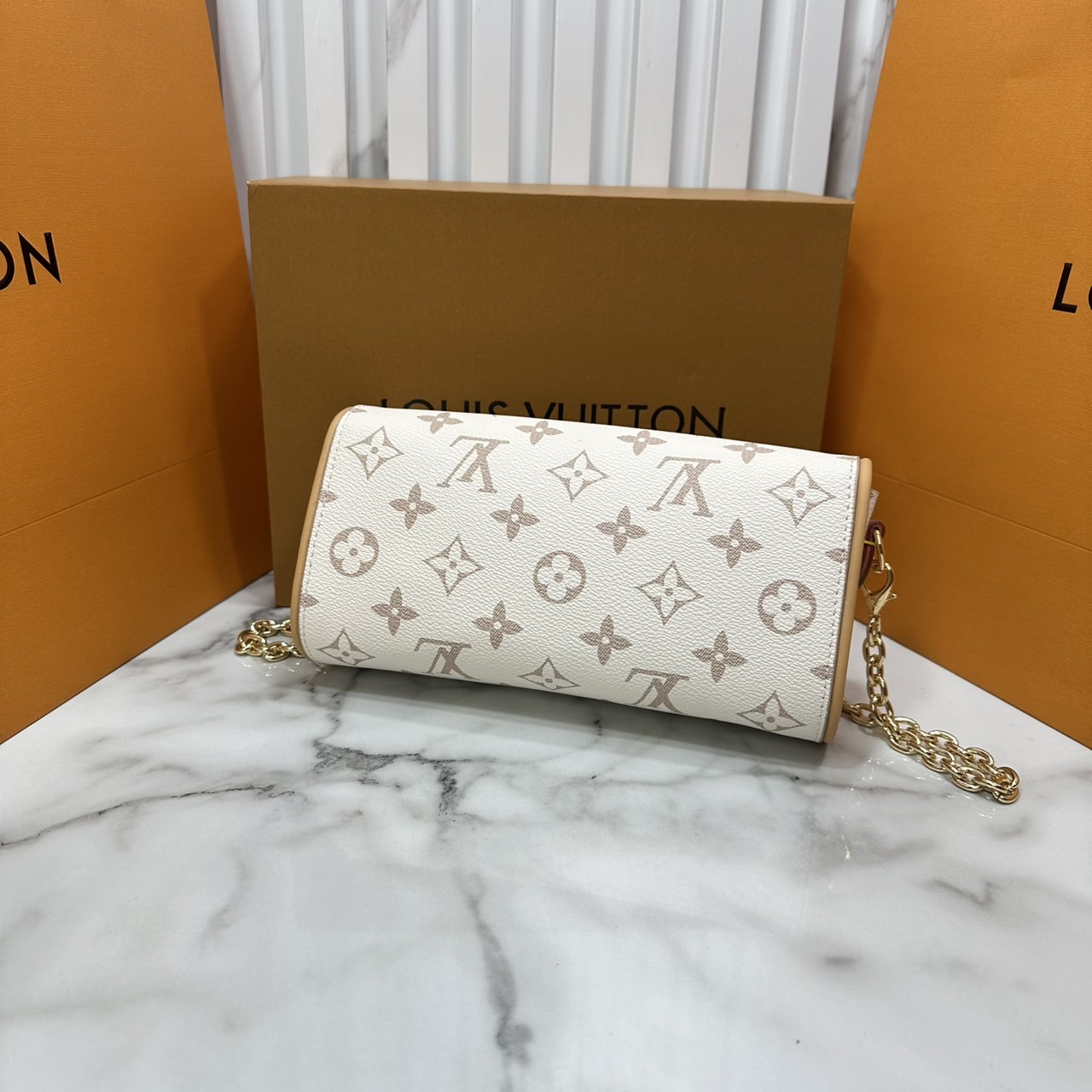 ORI หนังแท้ | LV Pochette Camille bag Monogram Dune Canvas กระเป๋าสะพายทรงพอส สายโซ่สีทองสวยงามหรูหรา ตกแต่งตัวล็อกแบบ S lock สีทองเข้ากันลงตัวกับสายโซ่ถอดได้