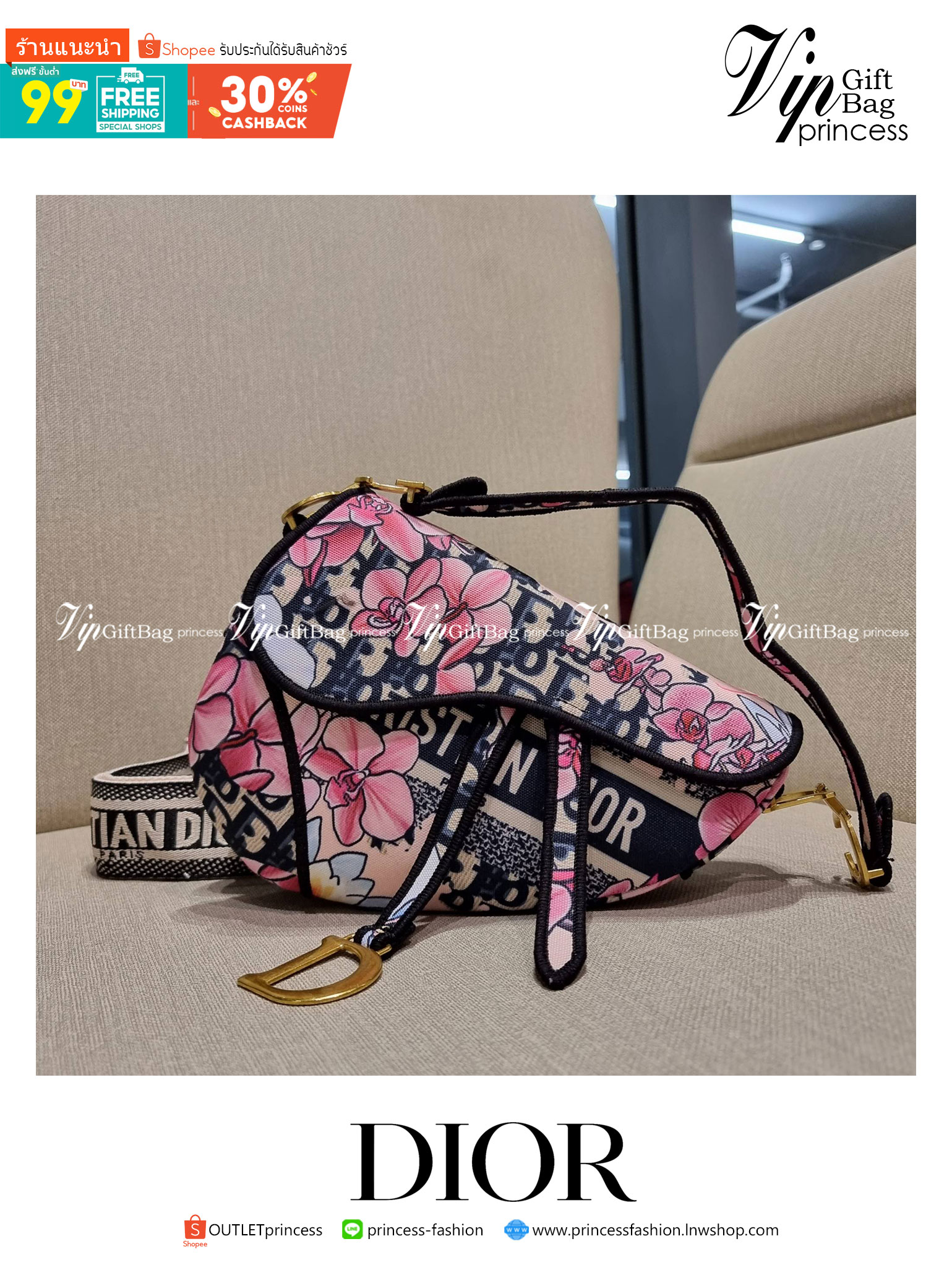 VIP CD OBLIQUE SADDLE BAG / DIOR SADDLE กระเป๋าสะพายข้าง ทรงสวยไม่ซ้ำใคร กิมมิคในตัว ดูแพง ไซส์ใหญ่ ดีไซน์ย้อนยุค เป็นเอกลักษณ์สวยทุกแบบ เปิด-ปิดด้วยกระดุมแม่เหล็กซ่อน ใช้งานง่ายมากๆ ภายในเป็นช่องโล่ง มีช่องซิป ใบสีดำเป็นหนังแท้ ใบลายเป็นผ้าแคนวาส ดูดี ดู