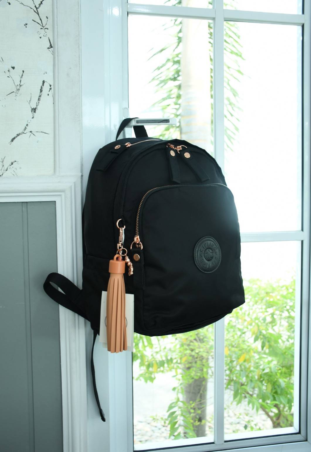 KIPLING Delia Medium Backpack with Front Pocket and top handle กระเป๋าเป้ไซส์ขนาดกลาง วัสดุ Polyester100% อะไหล่สี Rose gold พวงกุญแจmonkeyและพู่หนังrubber เพิ่มความหรูหรา