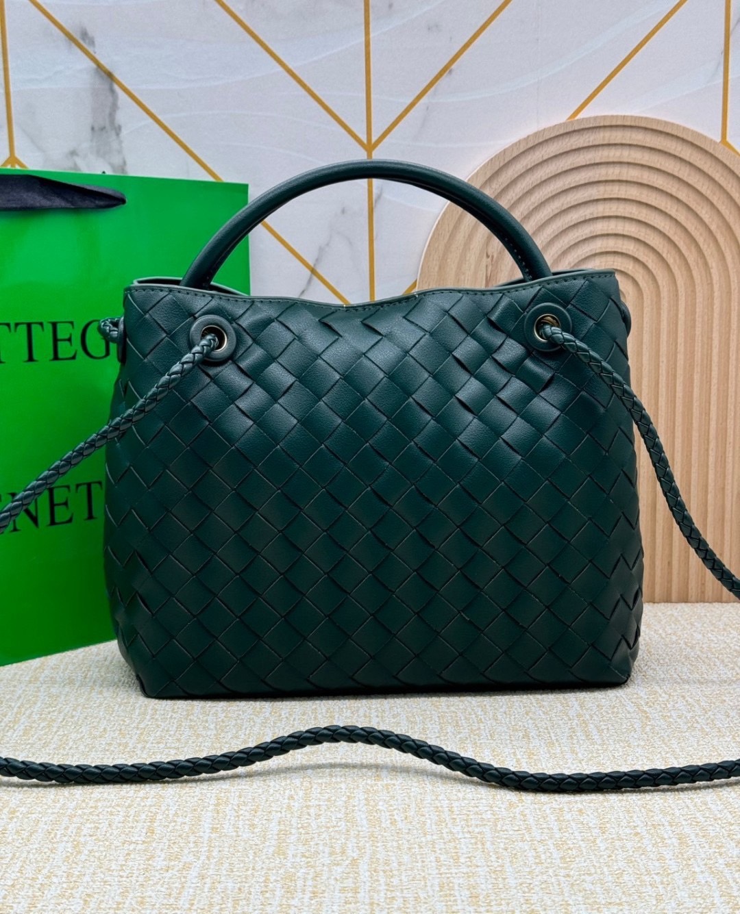 BOTTEGA Small Andiamo Top handle bag 28cm / BOTTEGA Tote Bag กระเป๋าสะพายดีไซส์สาน วัสดุเดนิมคอตตอนรุ่นใหม่ สวยงามเป็นเอกลักษณ์ เกรดออริ 1:1 ใช้งานต่างประเทศได้