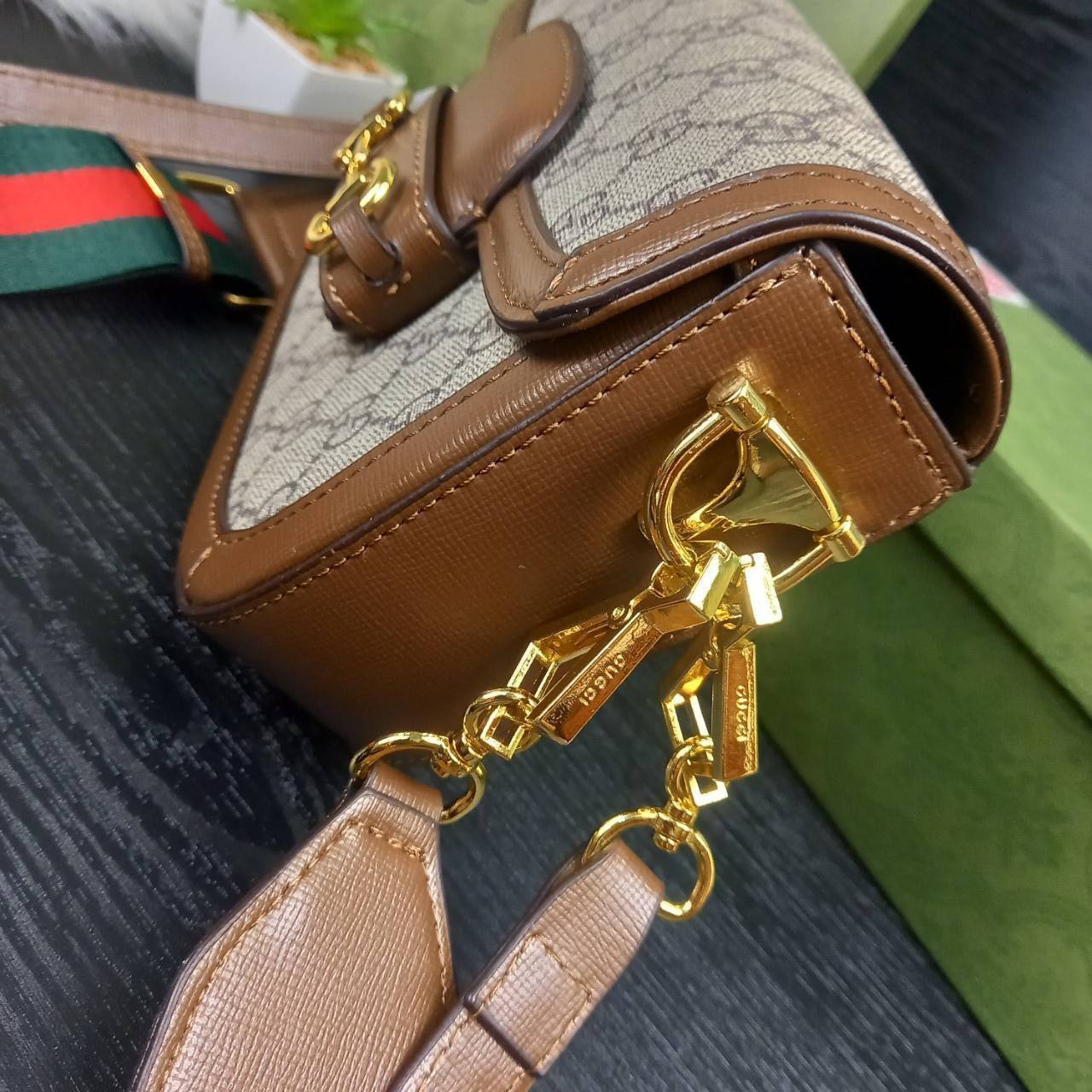 GUCCI HORSEBIT 1955 MINI BAG กระเป๋า crossbody รุ่นฮิต สุดหรูหรา คลาสสิค จุของสำคัญได้เยอะ มาพร้อมสายสะพายยาว 2 เส้น สามารถ ปรับระดับได้ ถอดออกได้ รุ่นนี้ใช้งานดีมาก บอกต่อกันถึงที่สุด ใช้ได้ทุกโอกาส เป็นอีกรุ่นที่โดดเด่นมากๆ