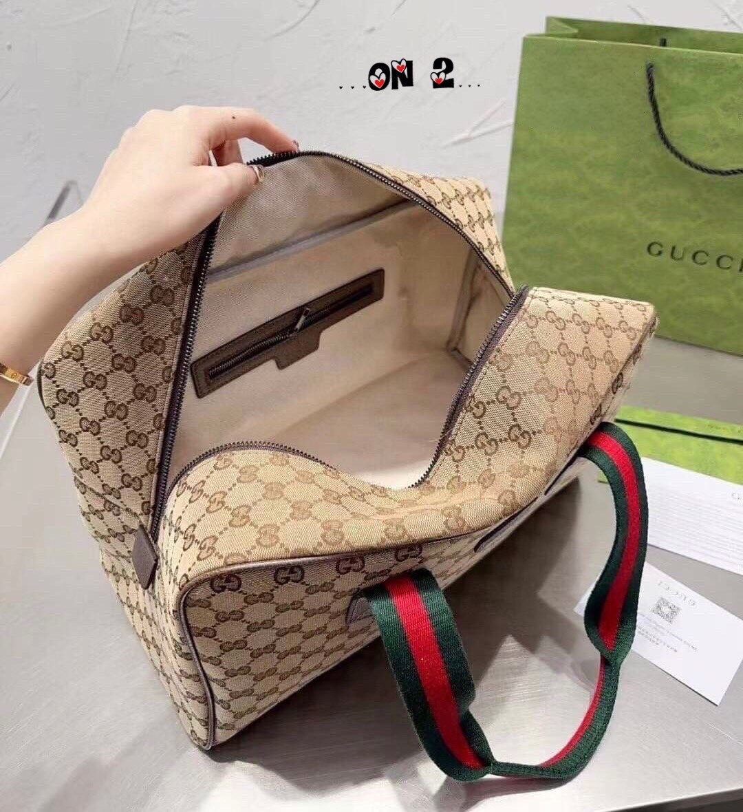GUCCI Keepall Bag / GUCCI travel bag / GUCCI Vintage Monogram Web Handles Overnight Duffle Travel Bag กระเป๋าเดินทาง เตรียมความพร้อมสำหรับทริปเที่ยวช่วงสิ้นปี!! ดีไซน์เรียบง่าย แฝงความคลาสสิค ที่ใช้ได้ทั้งชายและหญิง