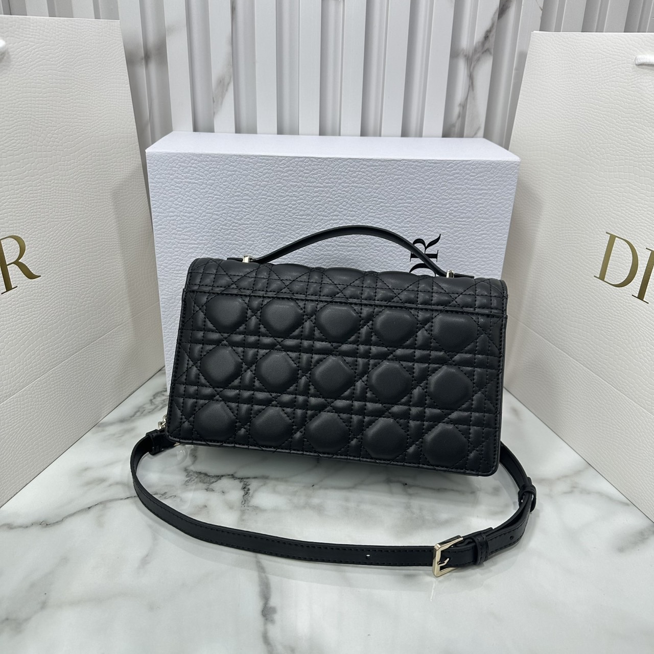 ORI หนังแท้ | My Dior Top Handle / Dior Clutch Bag กระเป๋าสะพายทรงคลัชทันสมัย หรูหราสง่างาม จะถือหรือสะพายก็ดูดีมีระดับ