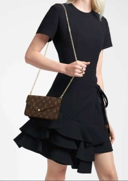 เน้นใช้งานได้จริงในชีวิตประจำวันค่ะ Louis vuitton felicie pochette พร้อมส่ง ซื้อ1ได้ถึง3!! มีไม่มาก หมดแล้วหมดเลยจ้าา! Premium gift จาก LV กระเป๋าสะพายข้างหรือถือแบบคลัทออกงาน หนังแกะแท้สวยงามค่ะ เปิดปิดกระเป๋าแบบกระดุม ภายในสามารถใส่มือถือได้ทุกรุ่น;พาสป