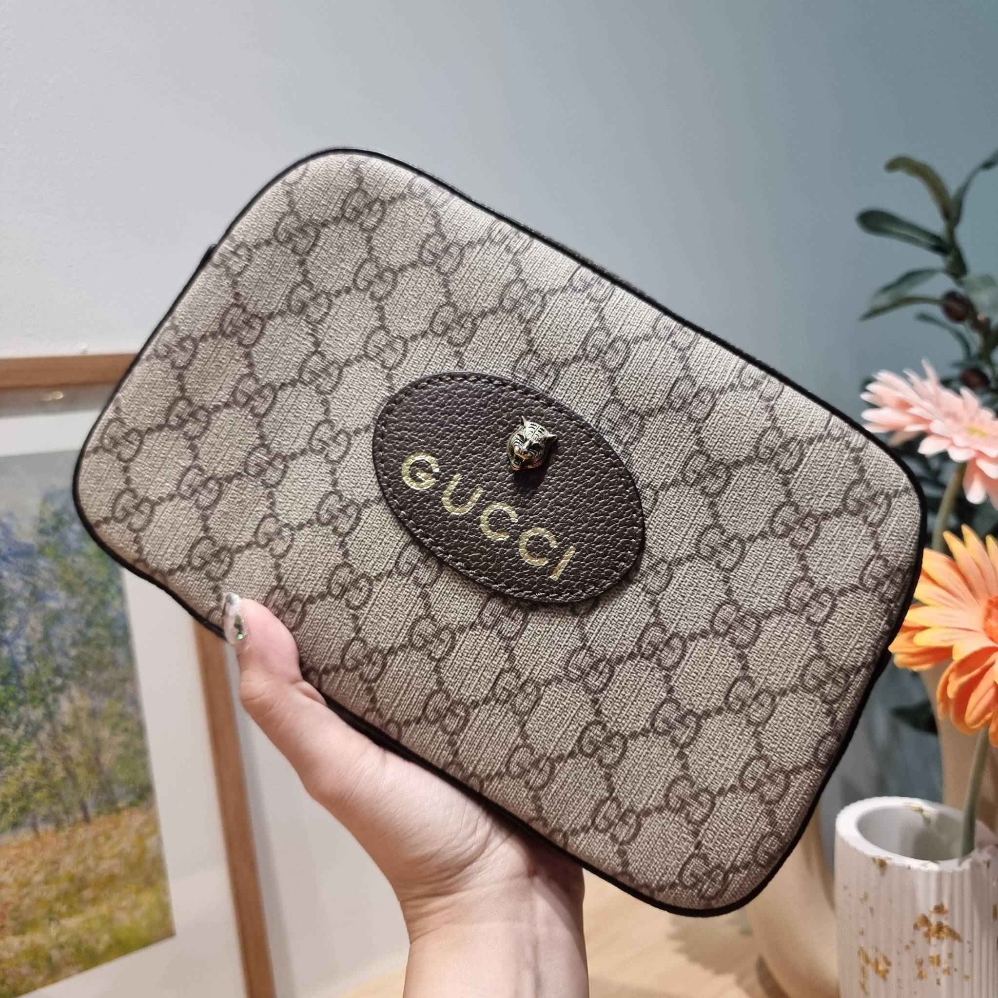 GUCCI NEO VINTAGE GG SUPREME MESSENGER BAG / GG neo vintage crossbody bag พร้อมส่ง กระเป๋าสะพายข้างตัวท็อปฮิต ทรงสวย ใช้งานง่าย โดดเด่นตรงสายสะพายสีสดใสเป็นเอกลักษณ์