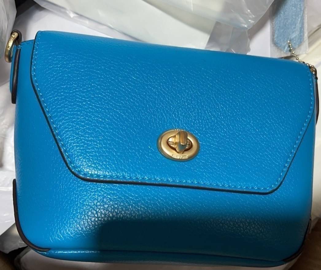 คอลเลคชั่นใหม่ ทั้งสวยทั้งคุณภาพค่ะ😘 COACH KARLEE CROSSBODY BAG 💐พร้อมส่ง ได้ไปไม่ผิดหวังแน่นอนค่ะ! สวยๆแบบคนดังระดับโลกกันค่าา กระเป๋าสะพายแบบครอสบอดี้ร์ หนังแท้นิ่มสวยงามมากๆค่ะ รูปทรงน่ารักกระทัดรัด เปิดปิดกระเป๋าแบบหมุนล็อค ภายในสามารถ