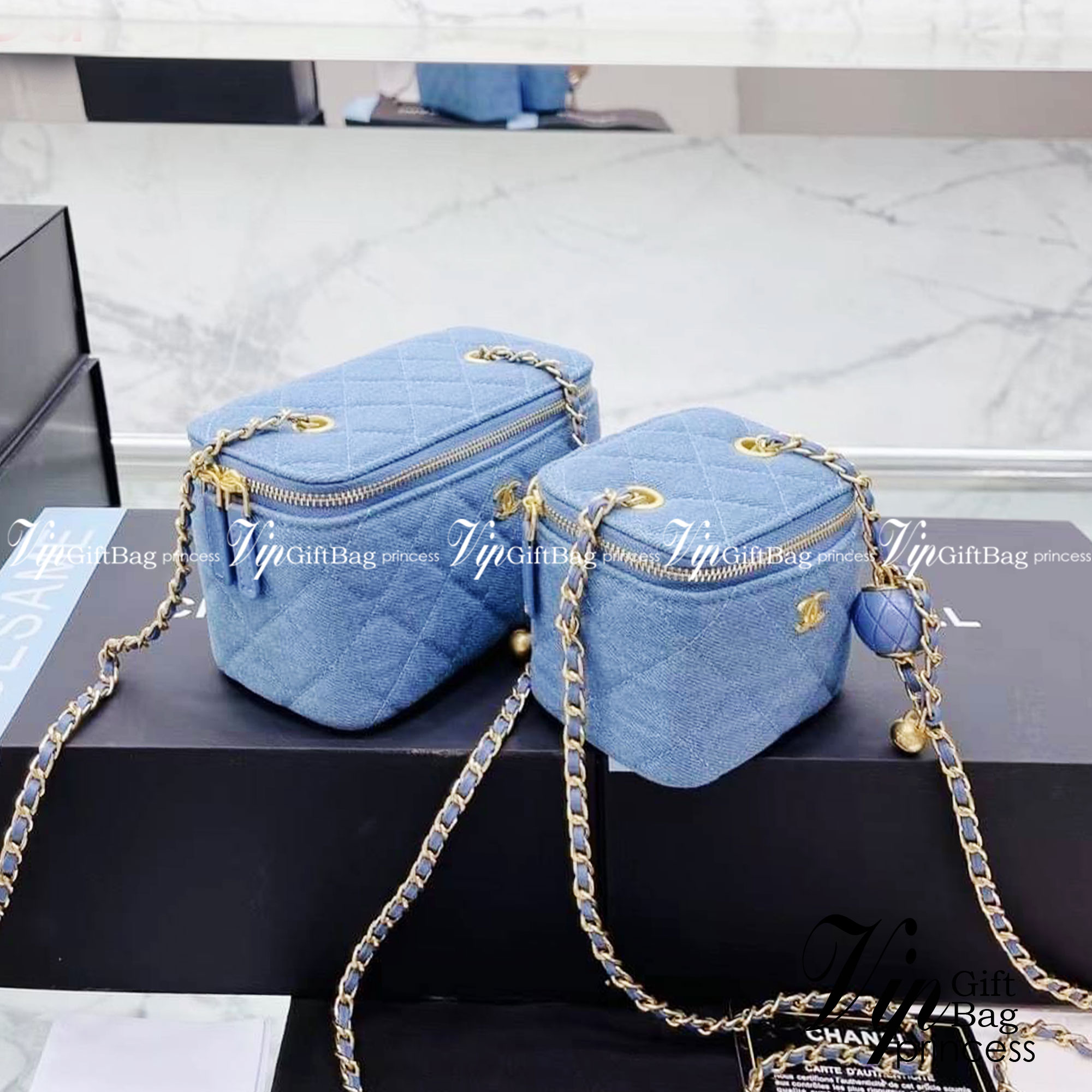 Chanel Pearl Crush Mini Vanity in Denim / Chanel Vanity crossbody bag กระเป๋าทรงกล่องใบเล็กน่ารัก มี 2 ขนาด งานเดนิมสวย ตอบโจทย์และครองใจสาวๆ ได้อย่างแท้จริง