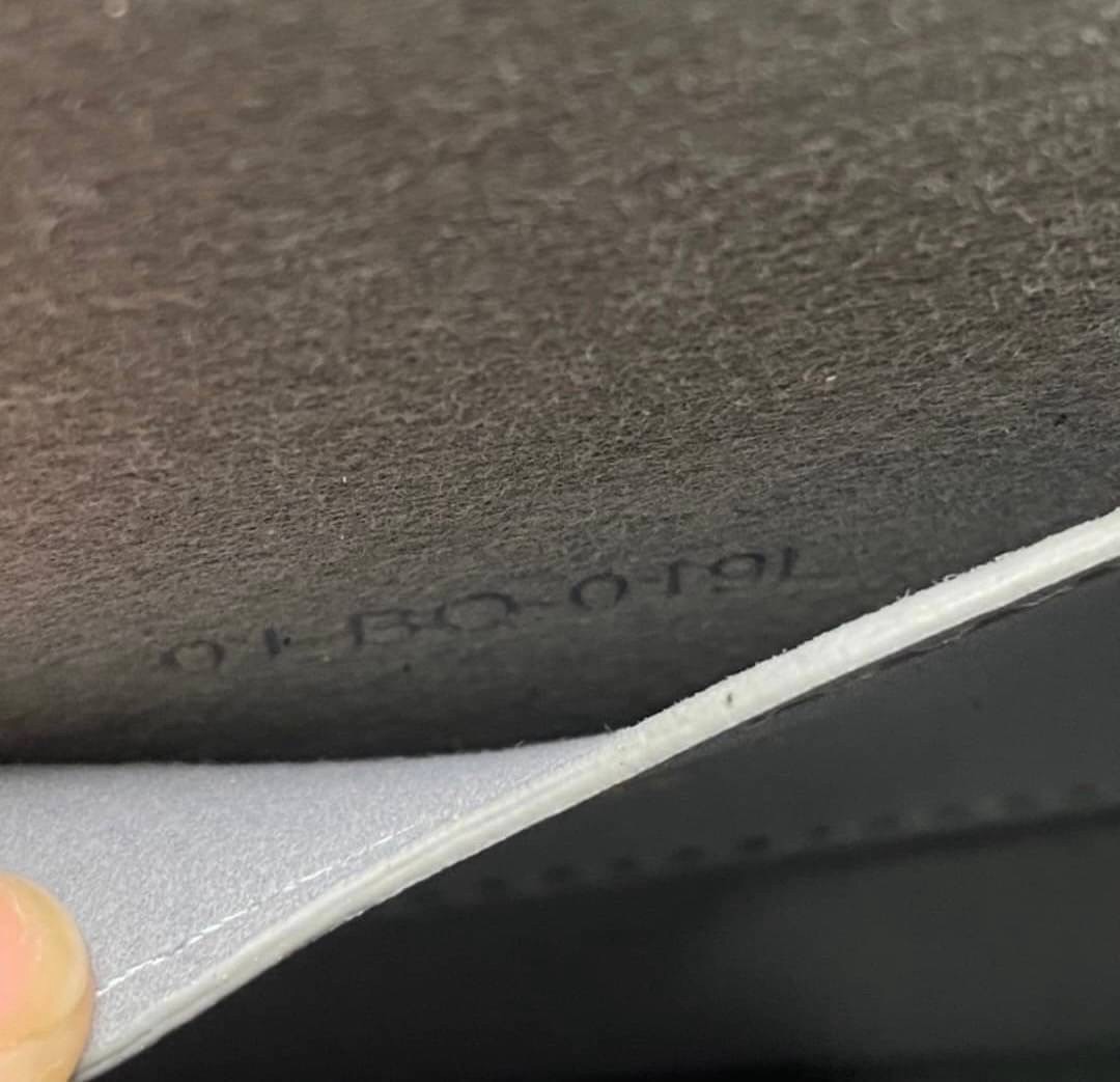 Dior Bobby Medium Bag กระเป๋าสะพายทรงโฮโบรุ่นยอดนิยม คลาสสิคสุดหรู ด้วยสัดส่วนที่กลมกลืนลงตัวอย่างสวยงาม เกรดท็อปออริ ใช้งานต่างประเทศได้