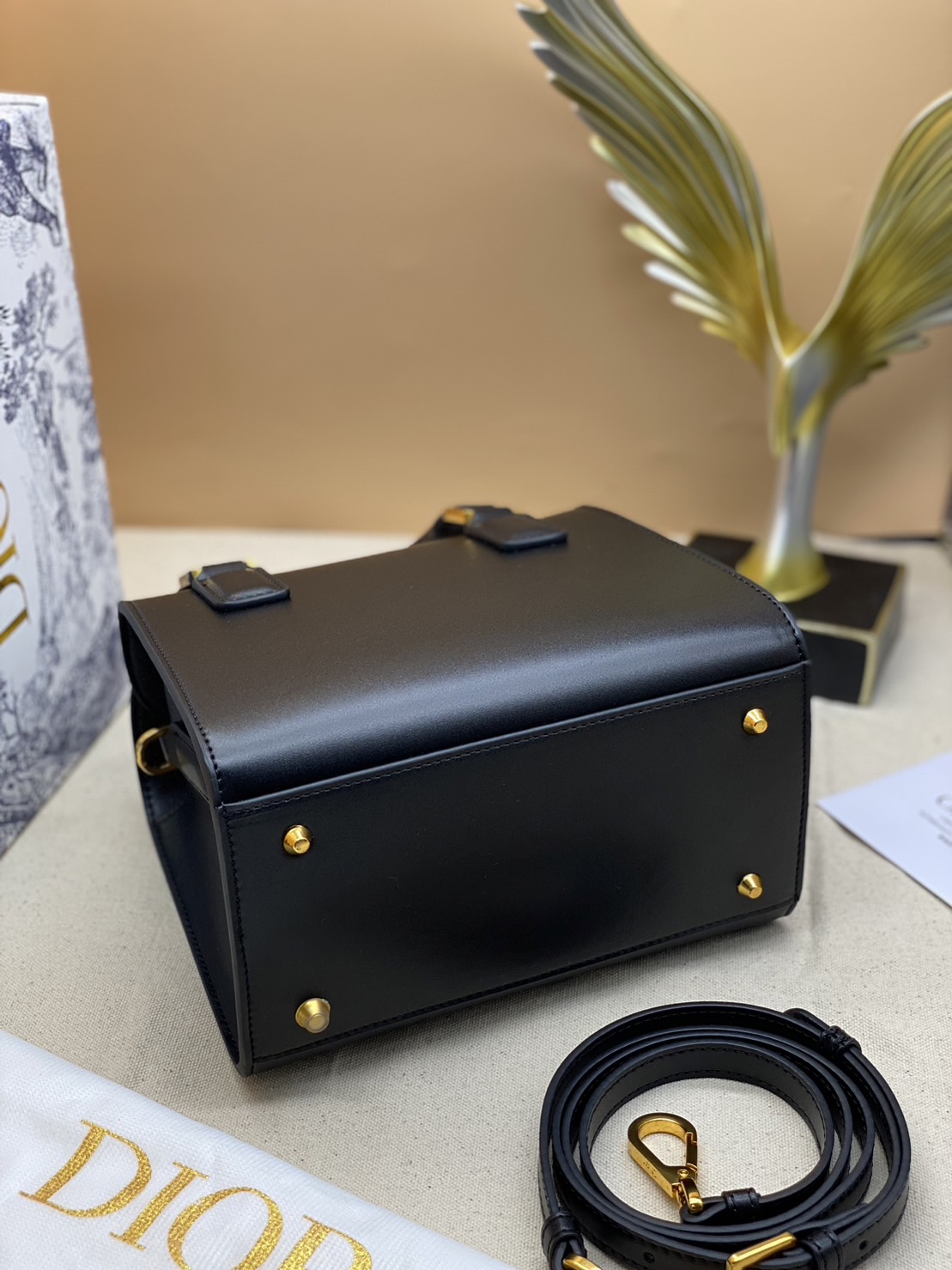 DIOR SMALL BOSTON BAG Black Box Calfskin / DIOR Box Bag พร้อมส่ง กระเป๋าสะพายทรงกล่อง New for Winter 2023 คอลผู้ดี สวยหรู ตอบโจทย์และแมทช์ได้กับทุกลุคทุกสไตล์