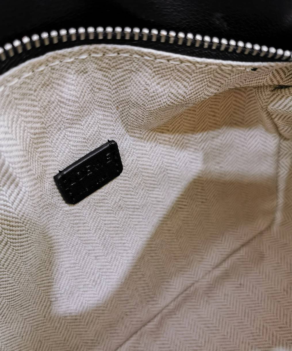 พรีเมี่ยมกิ๊ฟแท้ 100% 】LOEWE CROSSBODY BAG VIP GIFT WITH PURCHASE (GWP) กระเป๋าถือหรือสะพาย Limited Edition จาก LOEWE PERFUME DUTYFREE COUNTER วัสดุ Leather Calfskin หนังแท้สวยอยู่ทรง ขนาดมินิกำลังดี น้ำหนักเบา