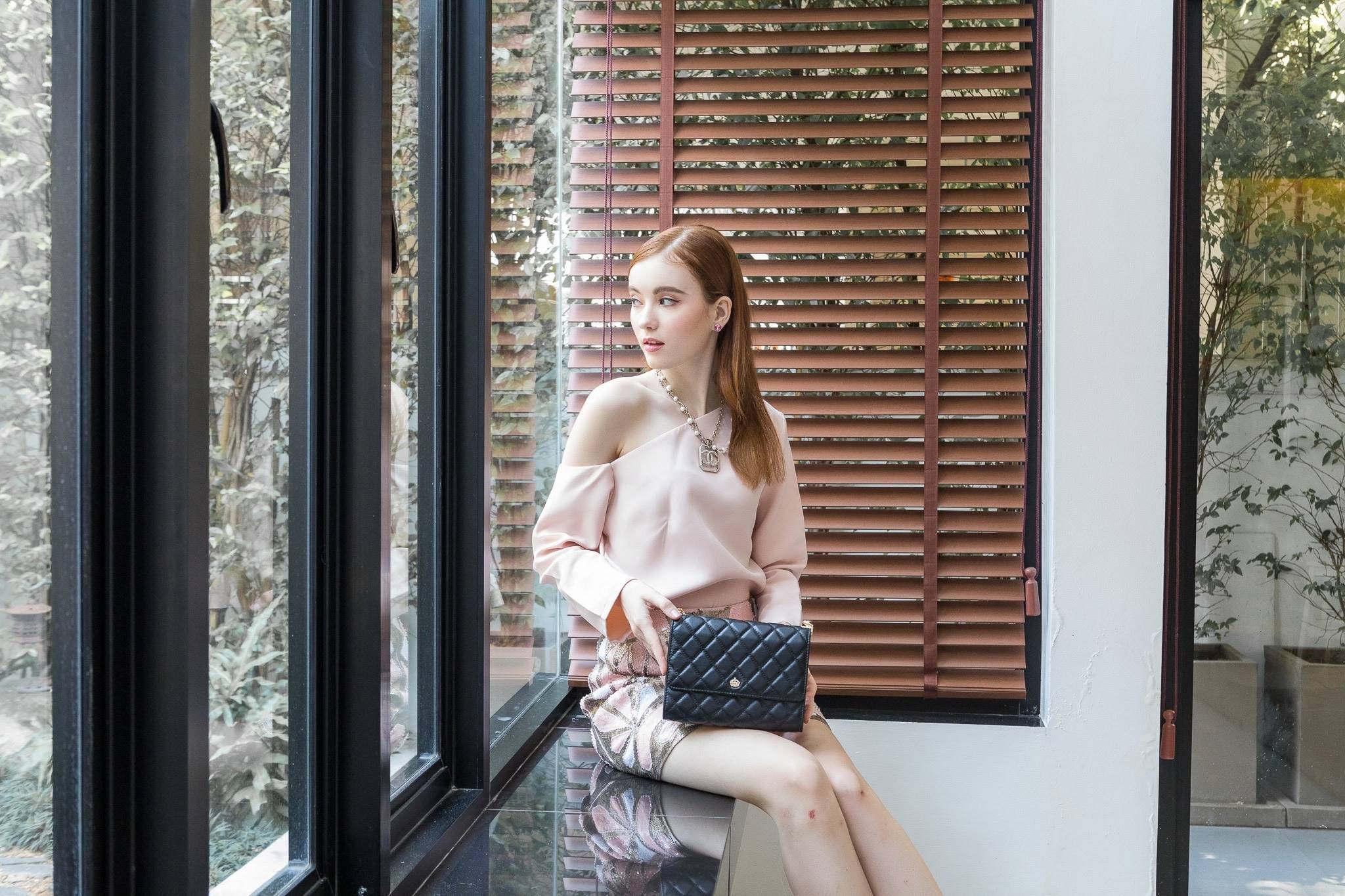 รุ่นขายดีที่สุด ** รอบใหม่ **หนังวัวแท้ สวย นิ่มมากๆค่า และ ปักลายตารางออกมาสวยมาก ** KEEP รุ่น Florence Flat bag ตัวกระเป๋าหนังแท้ นิ่ม-ตึง สุดๆ รุ่นนี้ จะมี 2 ขนาด คือ mini และ classic ไซด์