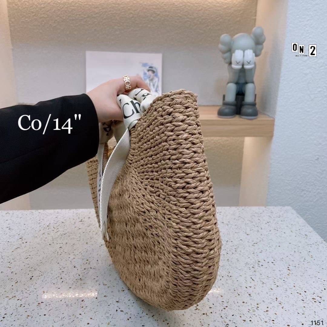 Chloe Straw Handbag Summer Beach Weave / CHLOE woody basket กระเป๋าสานสไตล์มินิมอล ซับในผ้าอย่างดี มาพร้อมผ้าผูกหูกระเป๋า สวยลงตัวรุ่นนี้ไม่ควรพลาดน้า สวยปังไม่ไหว