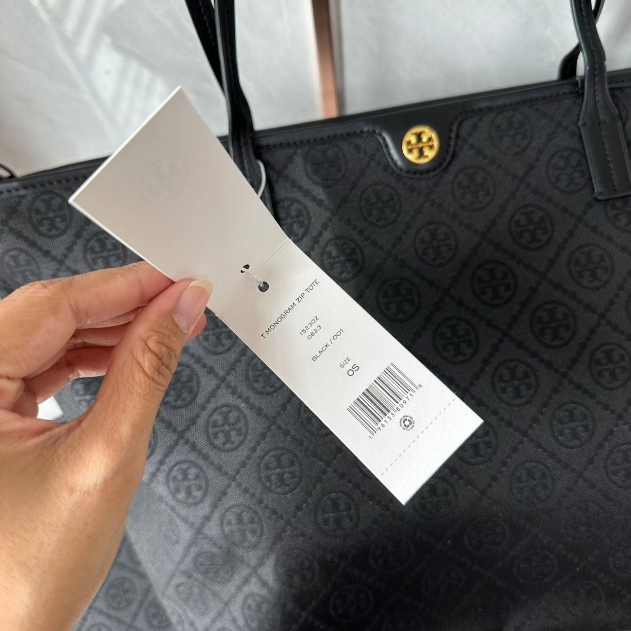 TORY BURCH T MONOGRAM ZIP TOTE (ใบใหญ่) / TORY TOTE BAG กระเป๋าทรงโท้ทพร้อมกระเป๋าใบใหญ่ วัสดุผ้าแจ็คการ์ดตัดขอบหนัง