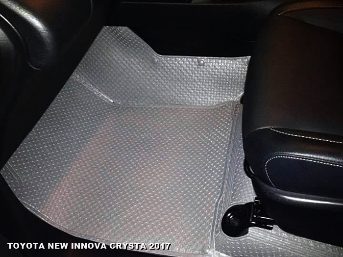 พรมปูพื้นรถยนต์ TOYOTA INNOVA CRYSTA 2017 กระดุมเม็ดเล็กรีดขอบ สีเทา เต็มคัน