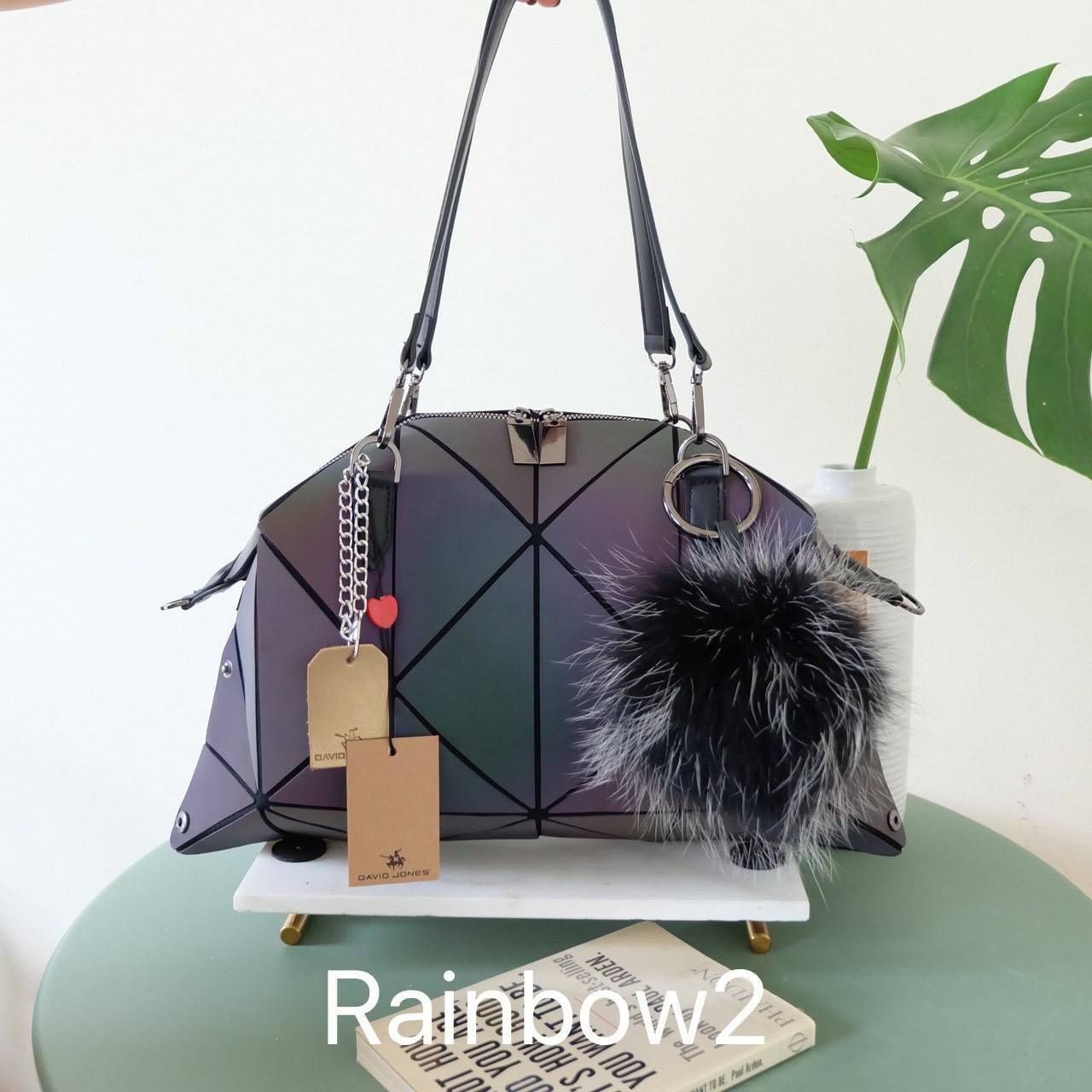 มาใหม่ กระเป๋าถือ/สะพาย ทรงสวย เหมือนซื้อ1ได้4 โอ้ย 🤩🤩 คุ้มสุดๆไปเลยค่า เพราะตัวกระเป๋าปรับได้ถึง4 แบบตามการใช้งานเลยน๊าแถมตัวกระเป๋าน้ำหนักเบาอีกด้วย ✨✨✨ สายสะพายถอดได้แถมสายยาวให้อีก 1 เส้น กระเป๋าทรงสุดฮิตจากแบรนด์ 