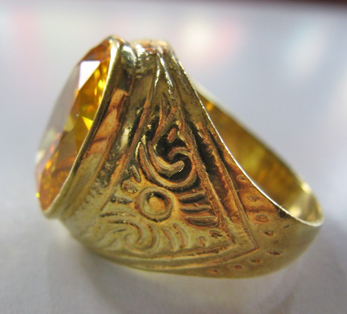 สินค้าหมดค่ะ แหวนพลอยบุษราคัมเนื้อทองเหลืองแบบใหญ่(เหมาะกับราศีพิจิก,คนเกิดปีวอก)แบบใหญ่ค่ะ